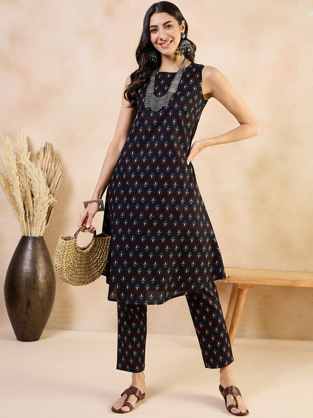 Anouk Ethnic Motifs Printed Round Neck Regular Pure Cotton A-Line Kurta With Trousers, Black
Anouk Ethnic Motifs Printed Round Neck Regular Pure Cotton A-Line Kurta With Trousers, Black