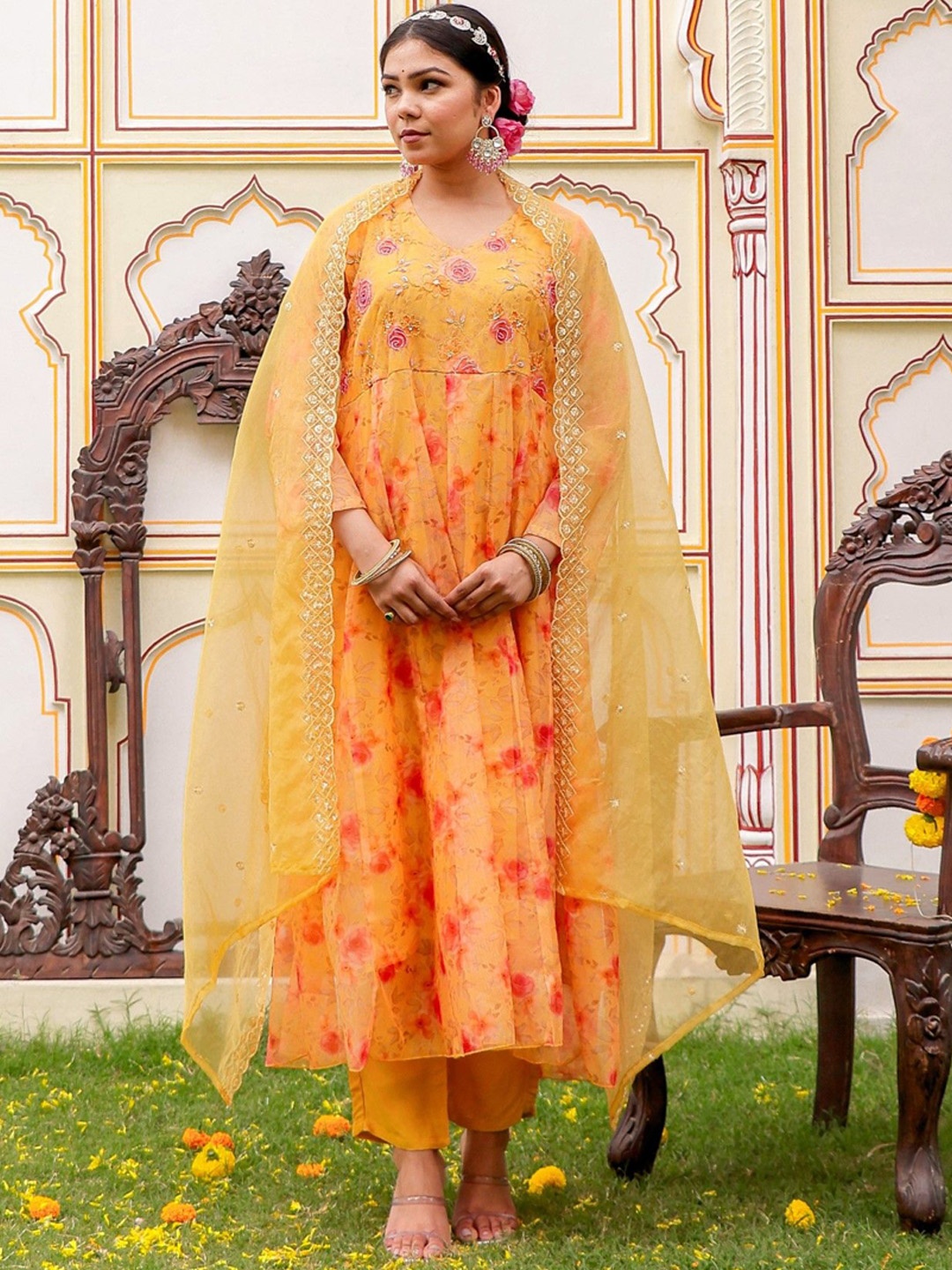 VAASVA JAIPUR Floral Printed Beads & Stones Organza Anarkali Kurta With Trousers & Dupatta, Yellow
VAASVA JAIPUR Floral Printed Beads & Stones Organza Anarkali Kurta With Trousers & Dupatta, Yellow