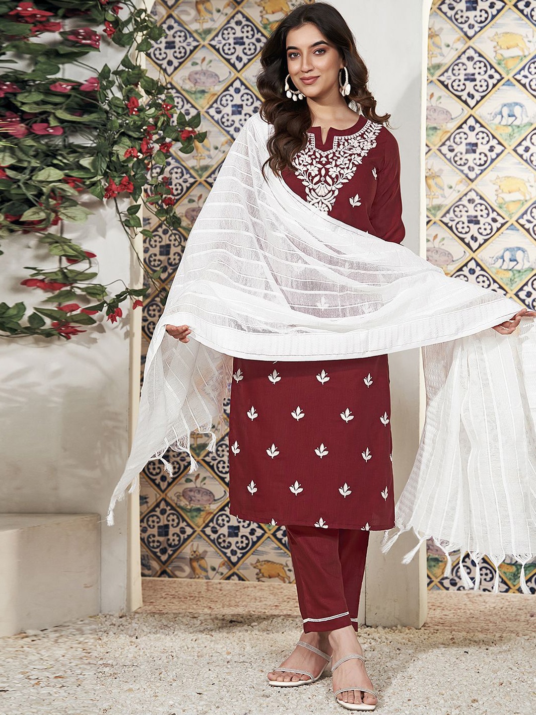 KALINI Ethnic Motifs Embroidered Thread Work Straight Kurta With Trousers & Dupatta, Maroon
KALINI Ethnic Motifs Embroidered Thread Work Straight Kurta With Trousers & Dupatta, Maroon