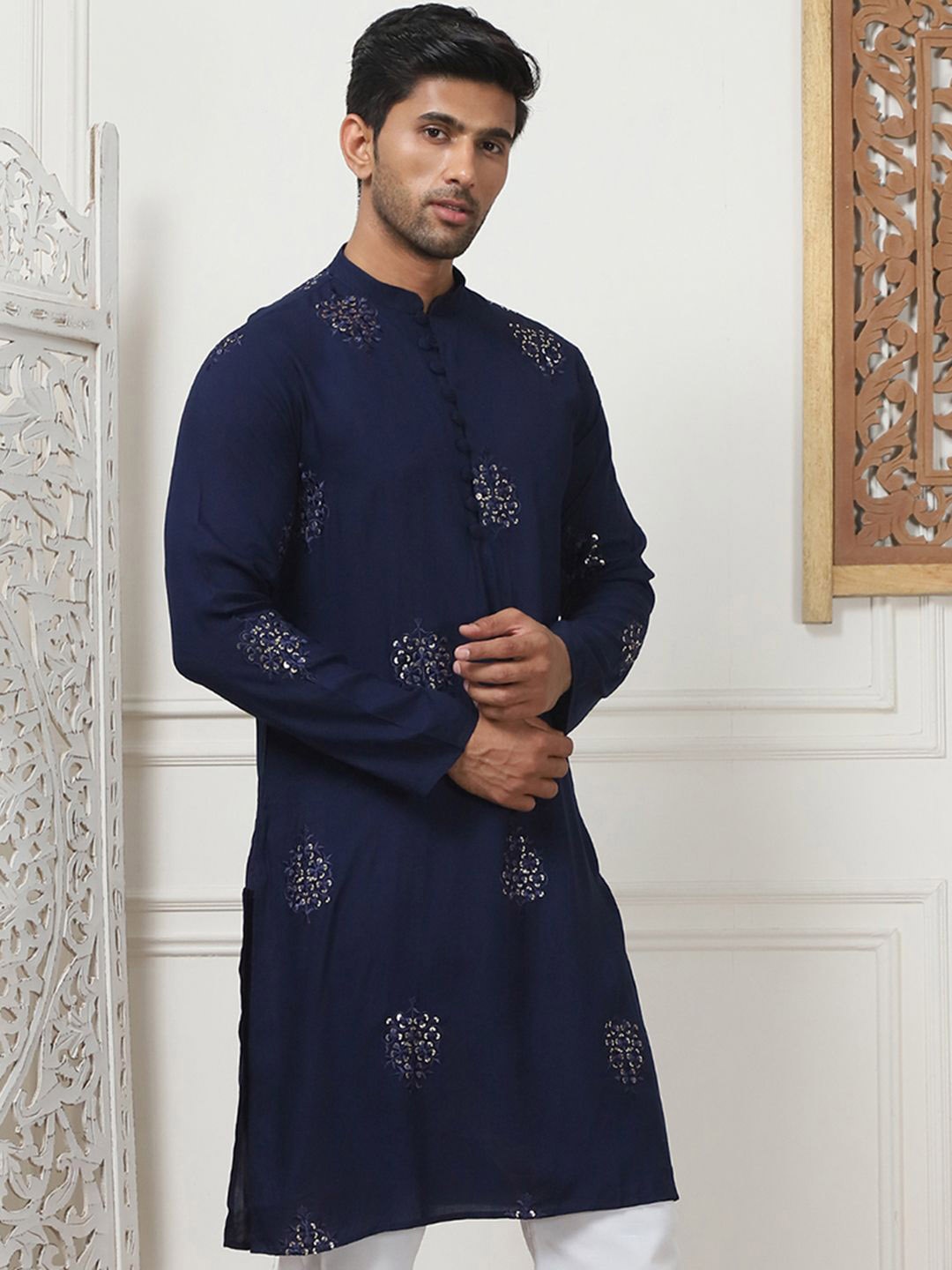 Jompers Floral Embroidered Mandarin Collar Thread Work Straight Cotton Kurta, Navy blue
Jompers Floral Embroidered Mandarin Collar Thread Work Straight Cotton Kurta, Navy blue