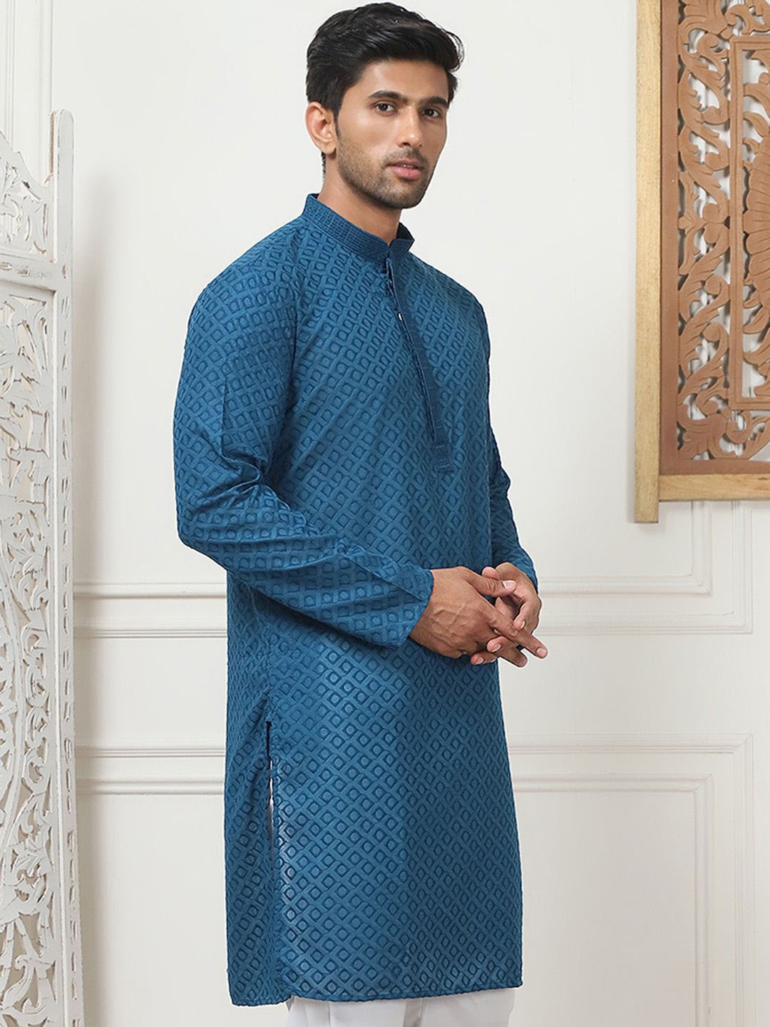 Jompers Geometric Embroidered Mandarin Collar Thread Work Straight Pure Cotton Kurta, Blue
Jompers Geometric Embroidered Mandarin Collar Thread Work Straight Pure Cotton Kurta, Blue