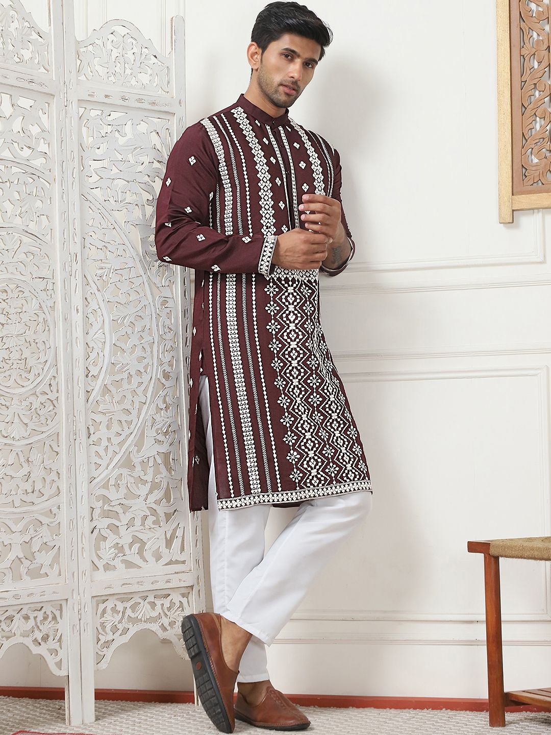 Jompers Geometric Embroidered Mandarin Collar Thread Work Cotton Silk Straight Kurta, Maroon
Jompers Geometric Embroidered Mandarin Collar Thread Work Cotton Silk Straight Kurta, Maroon