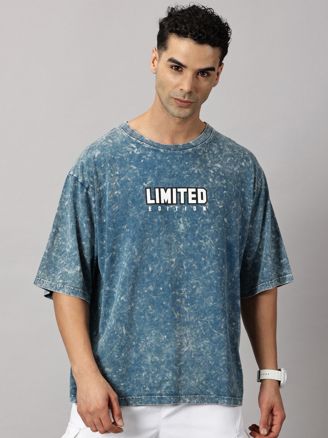 THE HOLLANDER Men Graphic Printed Drop Shoulder Sleeve Cotton Oversized T-shirt, Blue
THE HOLLANDER Men Graphic Printed Drop Shoulder Sleeve Cotton Oversized T-shirt, Blue