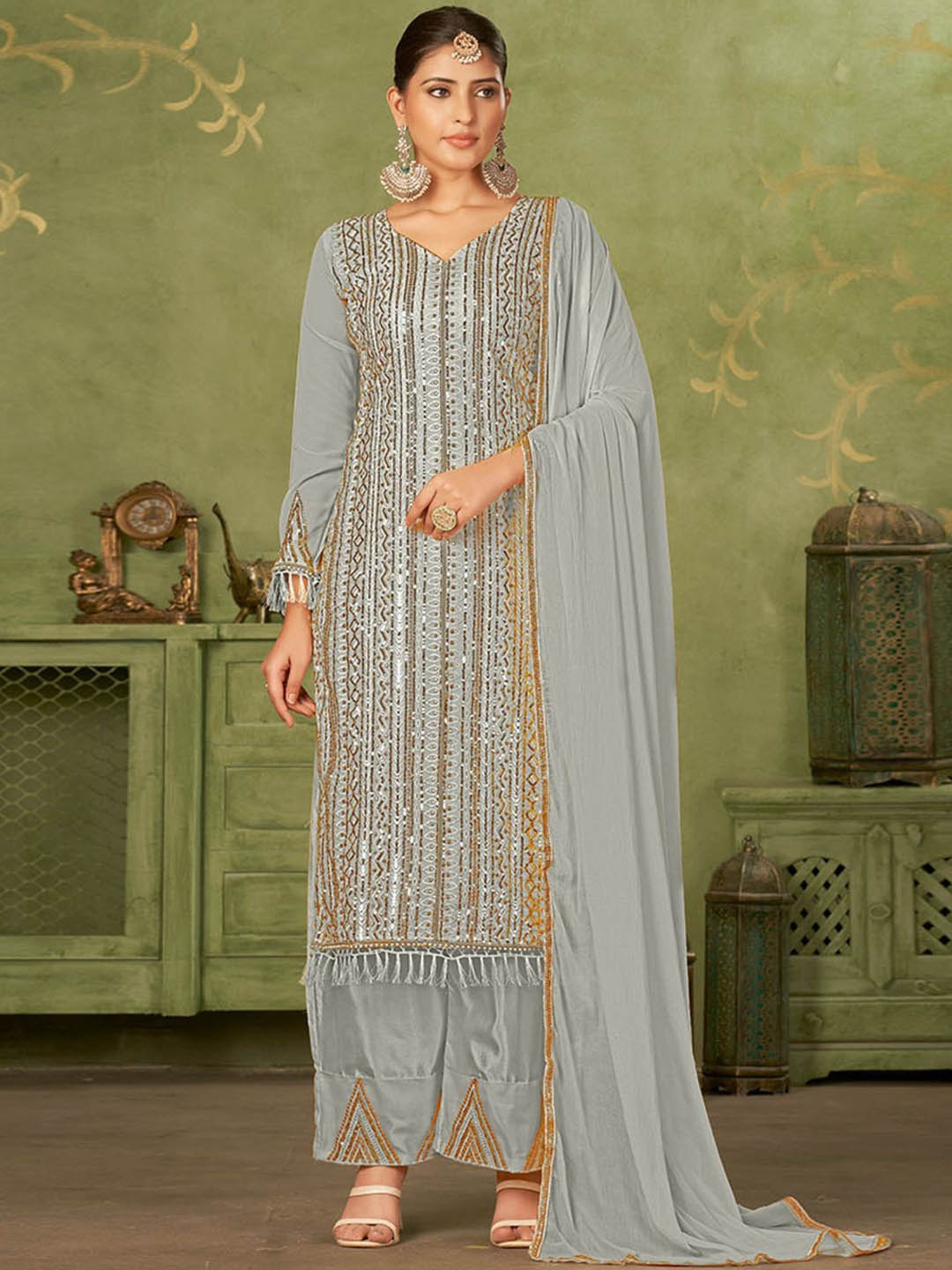 ODETTE Embroidered Regular Sequinned Straight Kurta with Trousers & With Dupatta, Grey
ODETTE Embroidered Regular Sequinned Straight Kurta with Trousers & With Dupatta, Grey