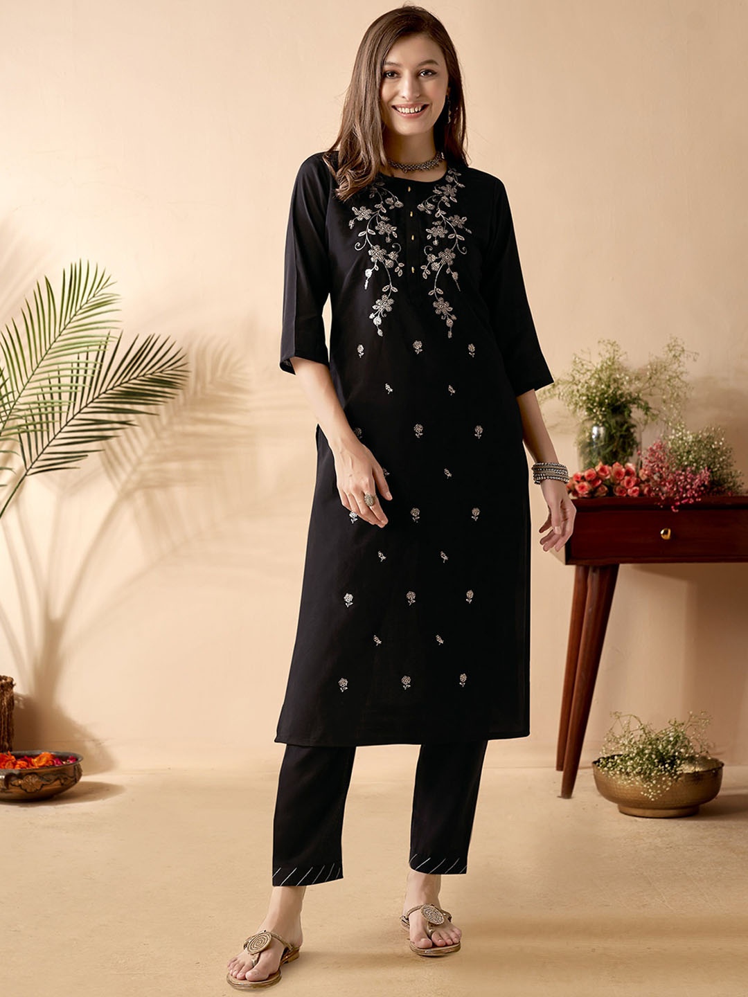 Anouk Floral Embroidered Round Neck Regular Zari Straight Kurta With Trousers, Black
Anouk Floral Embroidered Round Neck Regular Zari Straight Kurta With Trousers, Black