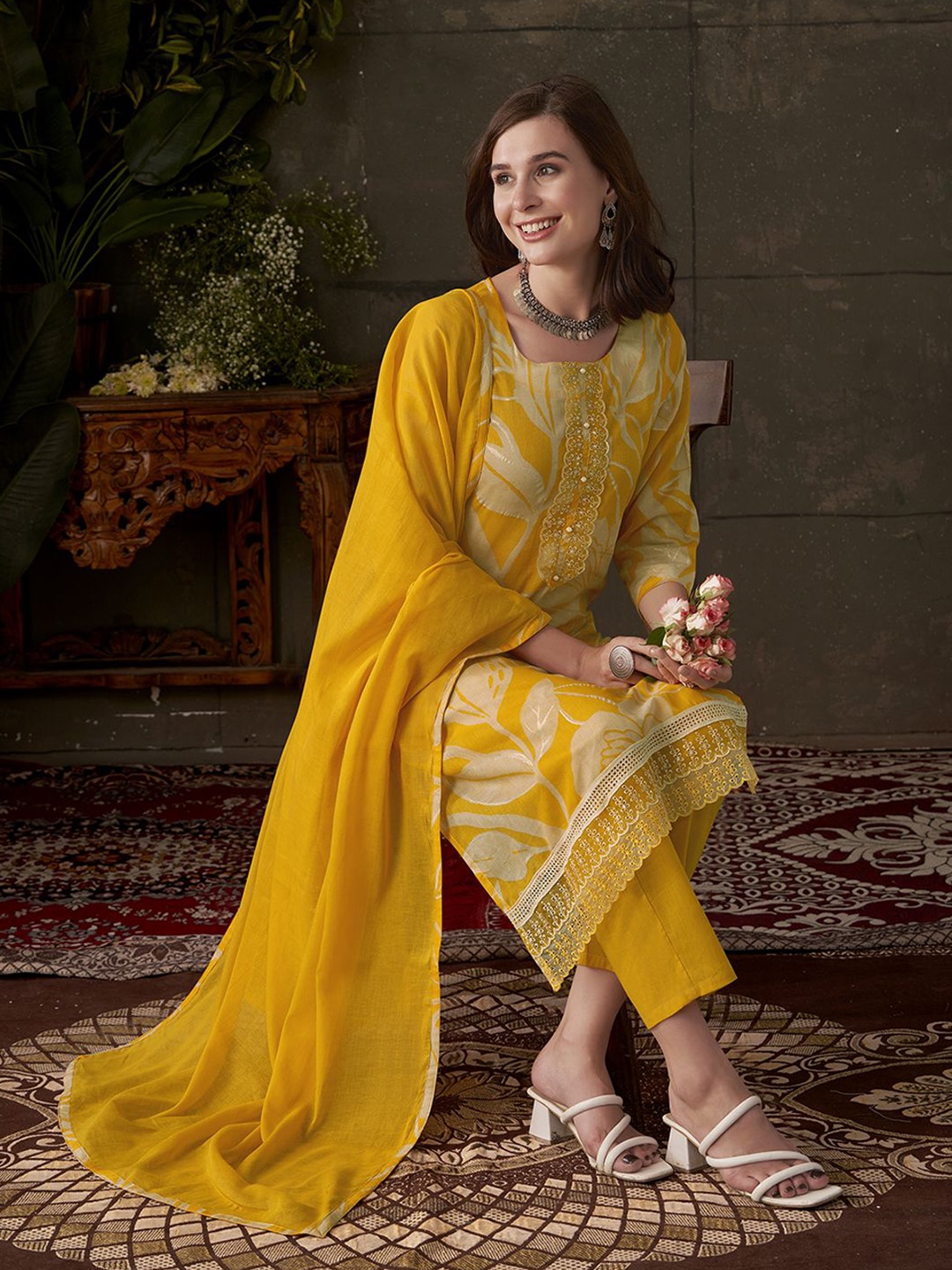 Anouk Floral Printed Beads & Stones Pure Cotton Straight Kurta With Trousers & Dupatta, Yellow
Anouk Floral Printed Beads & Stones Pure Cotton Straight Kurta With Trousers & Dupatta, Yellow