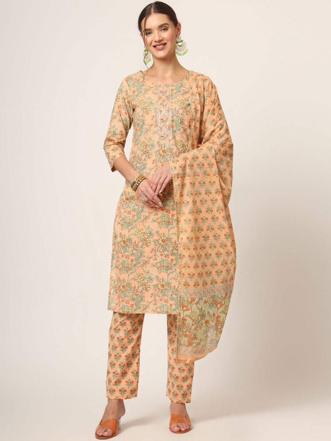 Divena Floral Printed Gotta Patti Pure Cotton Straight Kurta & Trousers & Dupatta, Peach
Divena Floral Printed Gotta Patti Pure Cotton Straight Kurta & Trousers & Dupatta, Peach