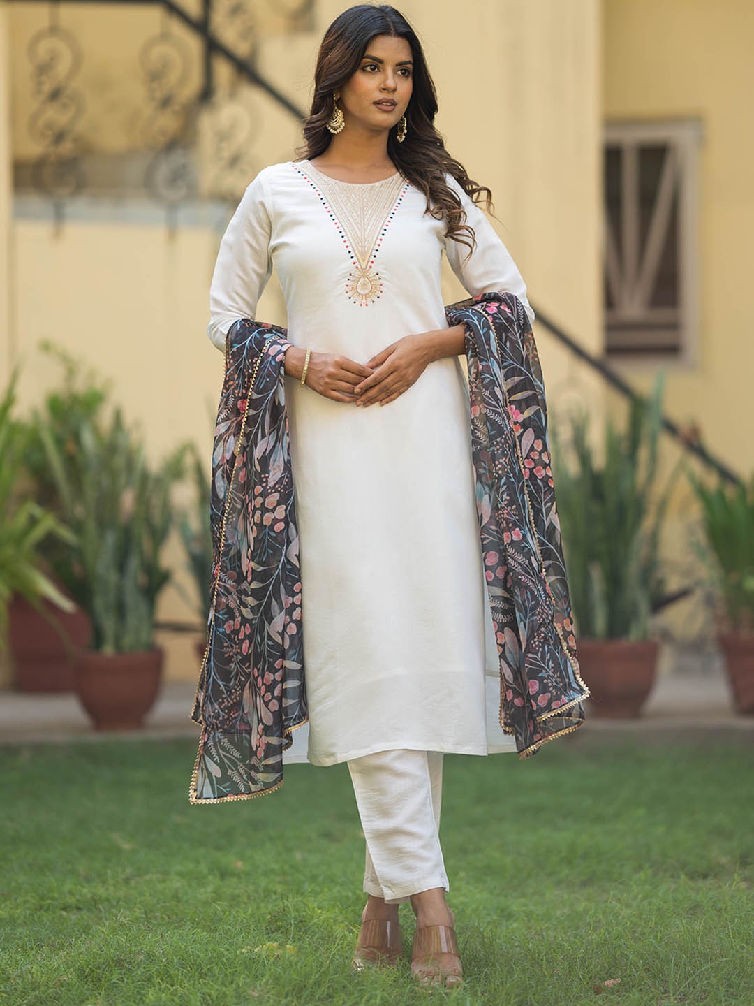 Navlik Geometric Yoke Design Thread Work Straight Kurta With Trousers & Dupatta, Black
Navlik Geometric Yoke Design Thread Work Straight Kurta With Trousers & Dupatta, Black