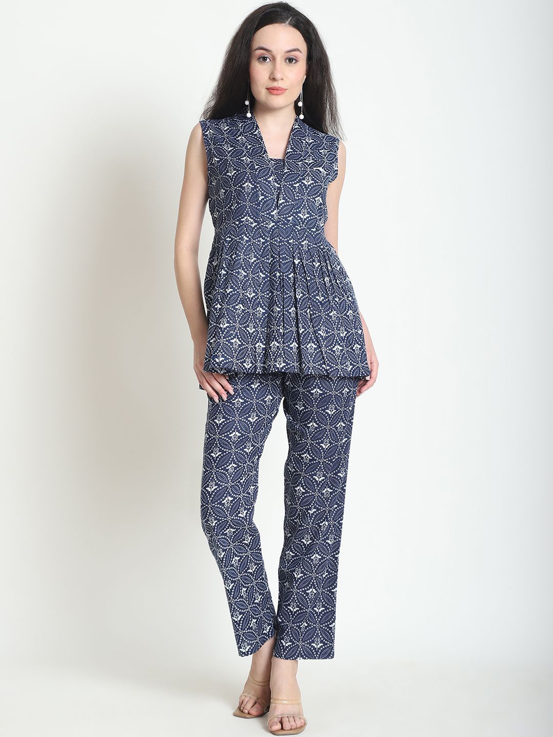 WELL KEPT Printed Organic Cotton Square Neck Sleeveless Top With Trousers, Navy blue
WELL KEPT Printed Organic Cotton Square Neck Sleeveless Top With Trousers, Navy blue