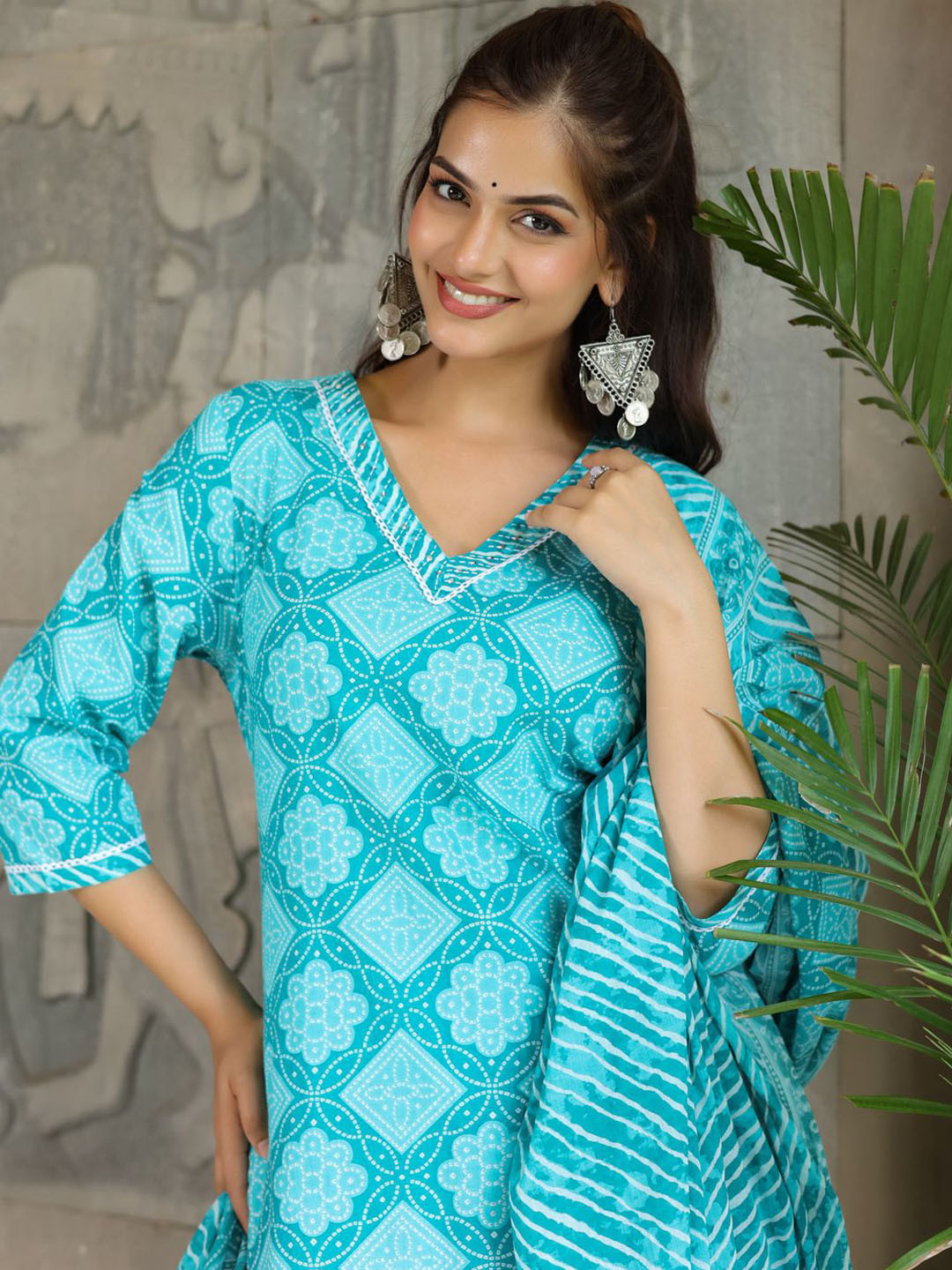 Anouk Floral Printed V-Neck Pure Cotton Straight Kurta With Trousers & Dupatta, Turquoise blue
Anouk Floral Printed V-Neck Pure Cotton Straight Kurta With Trousers & Dupatta, Turquoise blue
