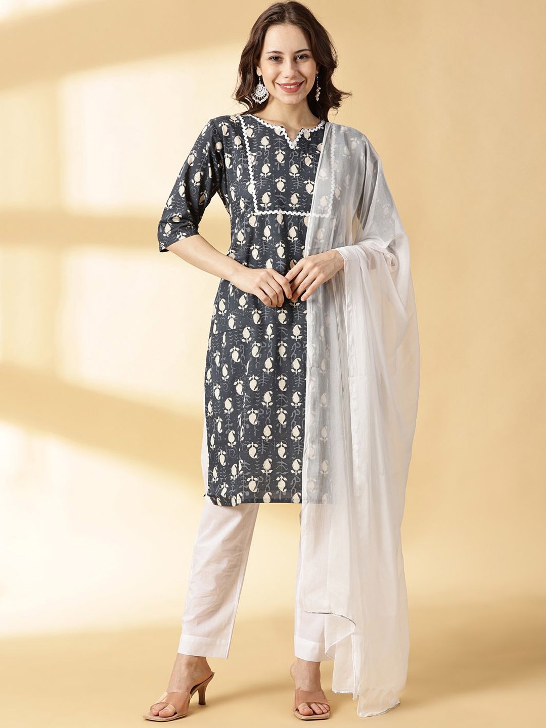 DIVINATION Paisley Printed Gotta Patti Pure Cotton Straight Kurta With Trousers & Dupatta, Grey
DIVINATION Paisley Printed Gotta Patti Pure Cotton Straight Kurta With Trousers & Dupatta, Grey
