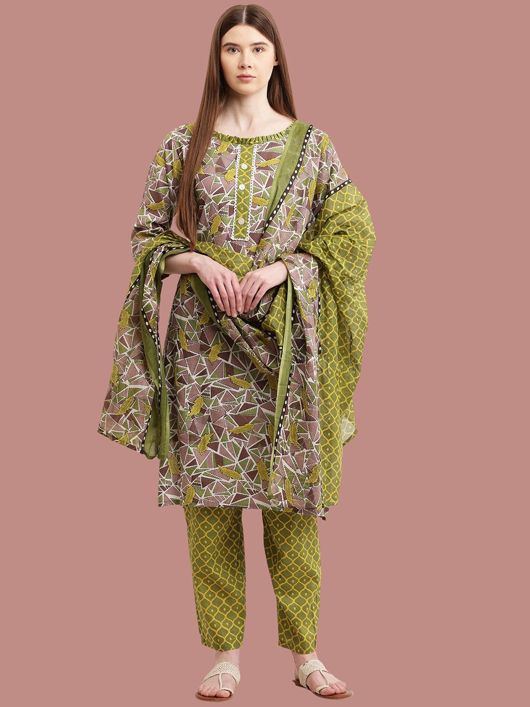 MAGMINA Geometric Printed Regular Gotta Patti Pure Cotton Kurta with Trousers & Dupatta, Green
MAGMINA Geometric Printed Regular Gotta Patti Pure Cotton Kurta with Trousers & Dupatta, Green