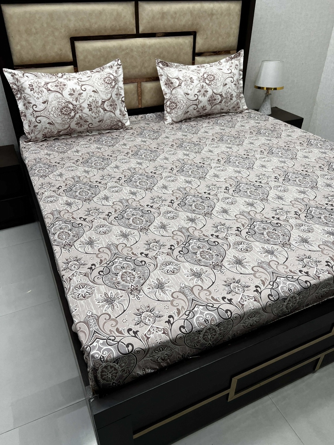 Pure Decor Grey Printed Pure Cotton 350TC Fitted Super King Bedsheet With 2 Pillow Covers
Pure Decor Grey Printed Pure Cotton 350TC Fitted Super King Bedsheet With 2 Pillow Covers