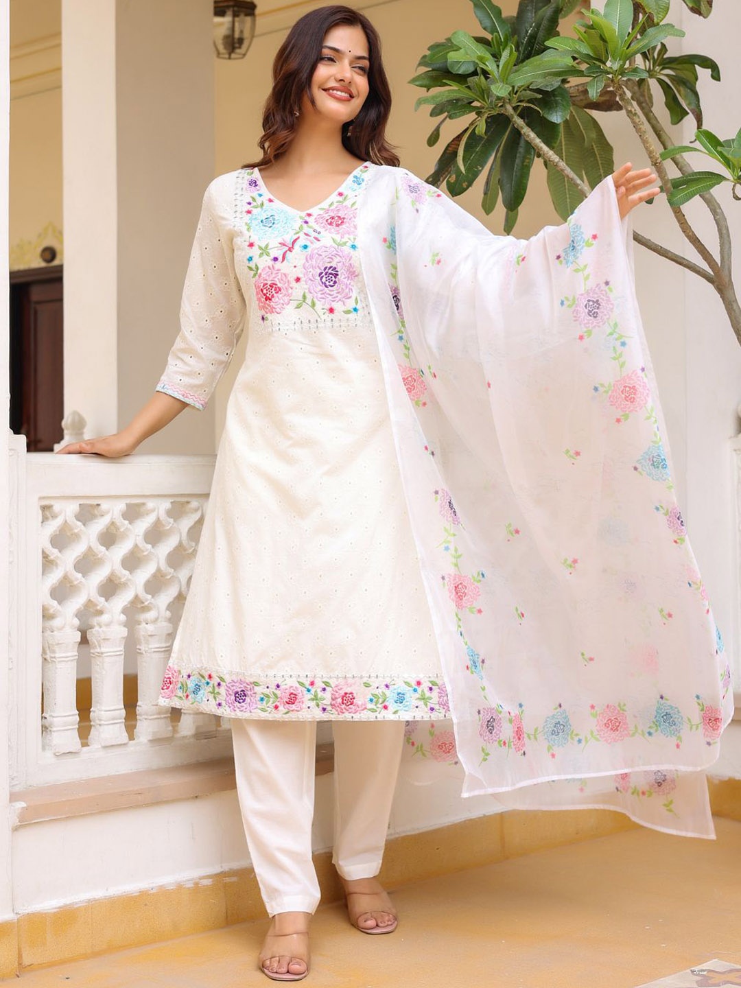 Anouk Floral Yoke Design Thread Work Pure Cotton Kurta with Trousers & Dupatta, White
Anouk Floral Yoke Design Thread Work Pure Cotton Kurta with Trousers & Dupatta, White