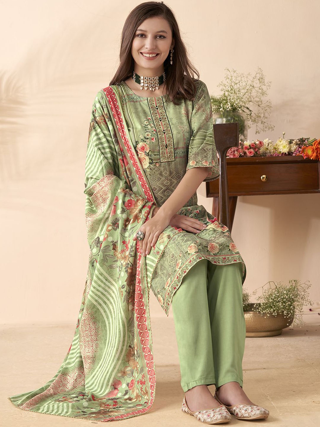 Anouk Floral Printed Regular Mirror Work Straight Kurta With Trousers & Dupatta, Green
Anouk Floral Printed Regular Mirror Work Straight Kurta With Trousers & Dupatta, Green