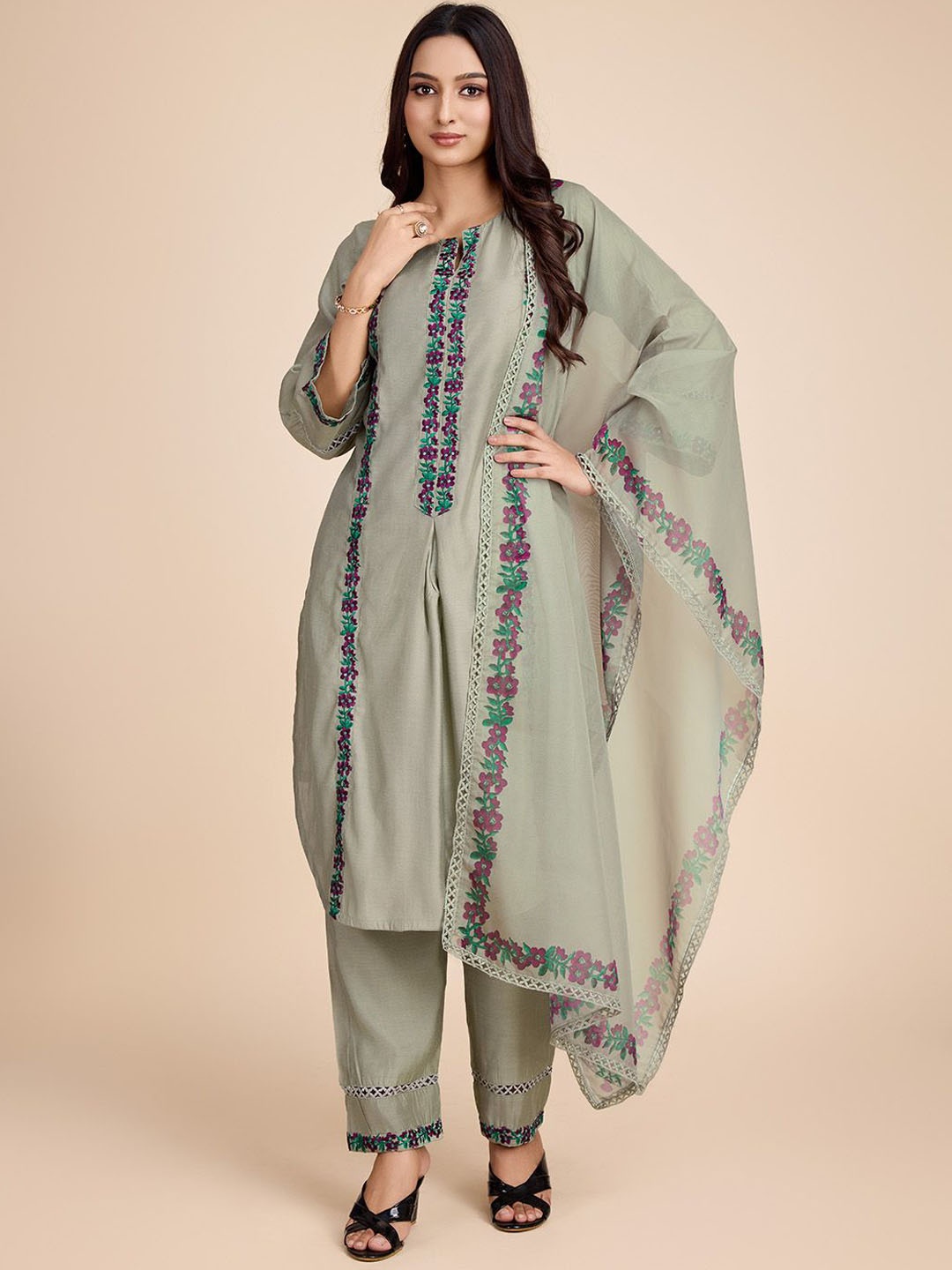 HOUSE OF MIRA Floral Embroidered Thread Work Straight Kurta With Salwar & Dupatta, Beige
HOUSE OF MIRA Floral Embroidered Thread Work Straight Kurta With Salwar & Dupatta, Beige