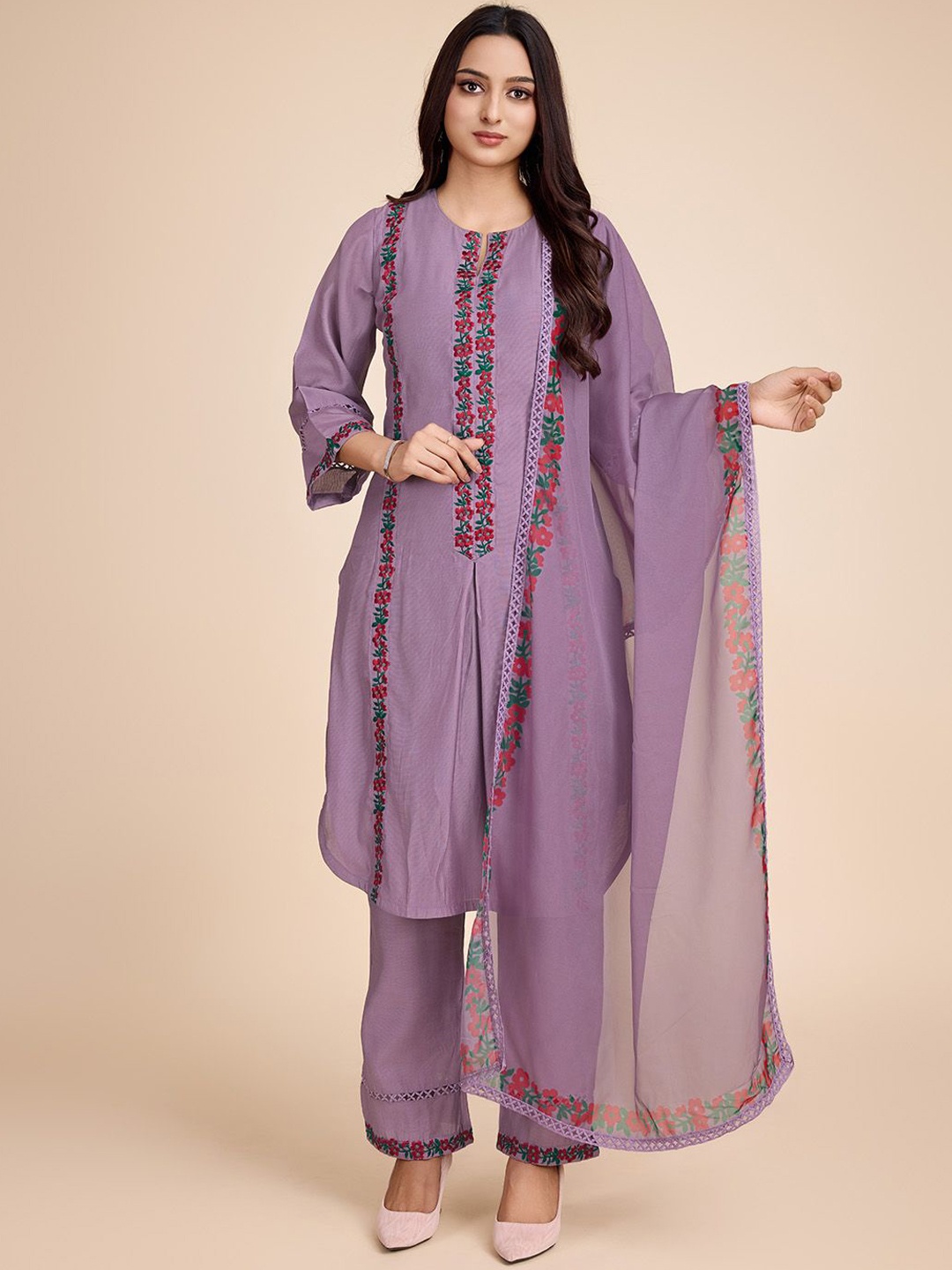 HOUSE OF MIRA Floral Embroidered Thread Work Kurta With Trousers & Dupatta, Lavender
HOUSE OF MIRA Floral Embroidered Thread Work Kurta With Trousers & Dupatta, Lavender