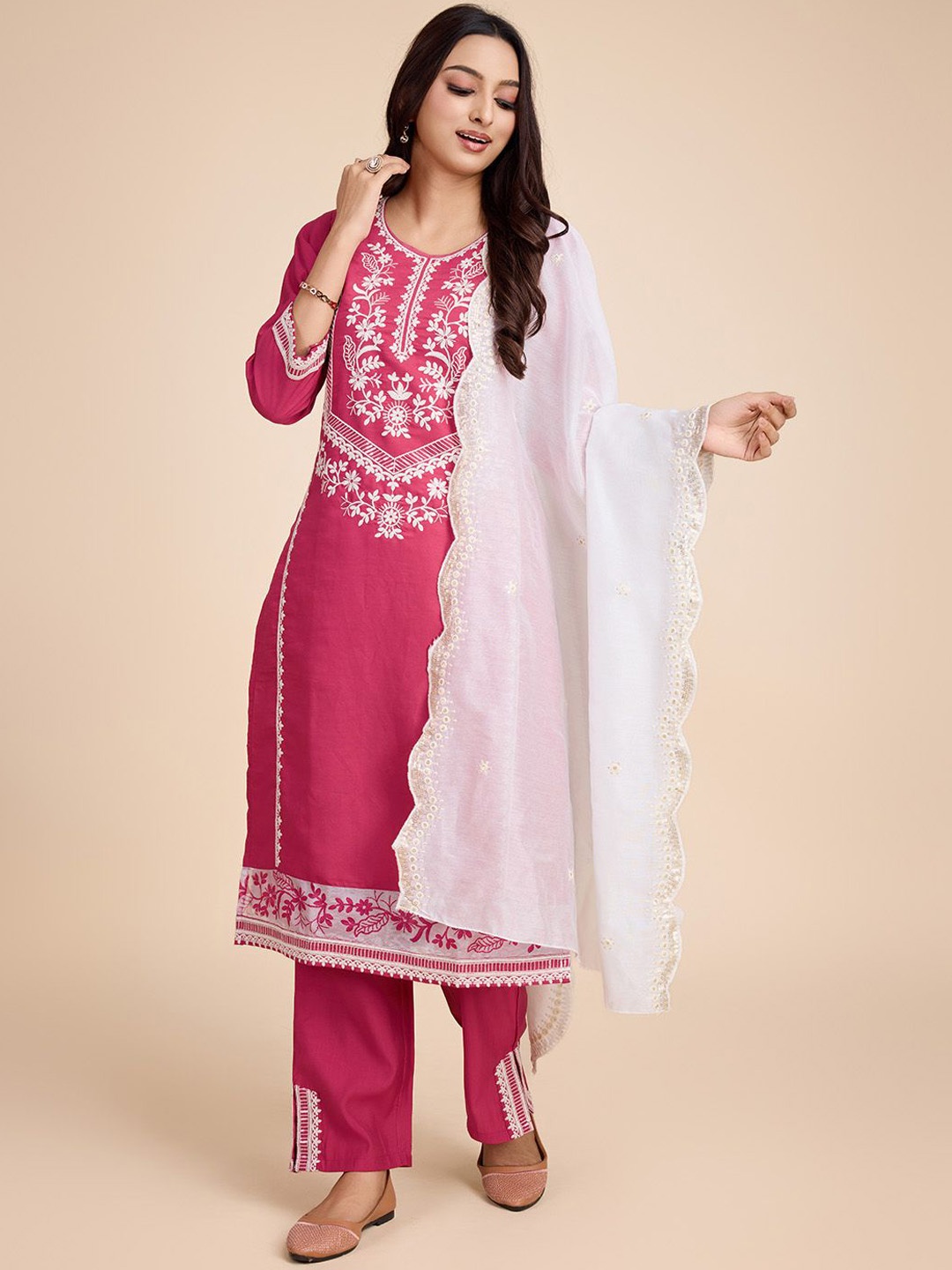HOUSE OF MIRA Floral Embroidered Thread Work Straight Kurta With Salwar & Dupatta, Pink
HOUSE OF MIRA Floral Embroidered Thread Work Straight Kurta With Salwar & Dupatta, Pink