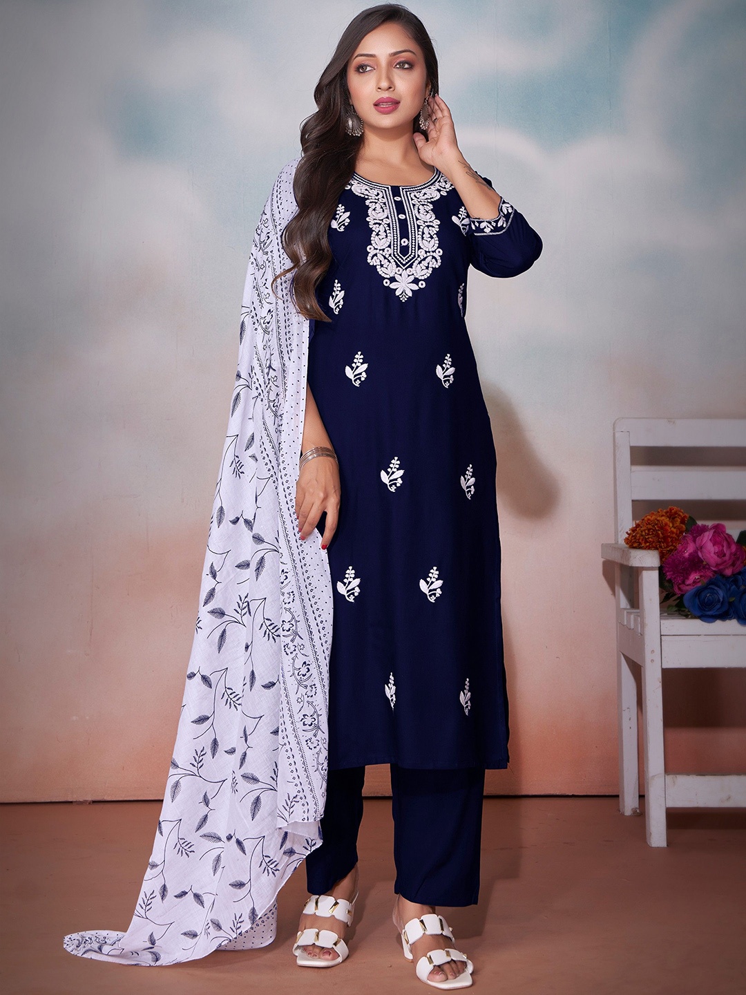 Label Khoj Embroidered Regular Patchwork Kurta with Trousers & Dupatta, Blue
Label Khoj Embroidered Regular Patchwork Kurta with Trousers & Dupatta, Blue