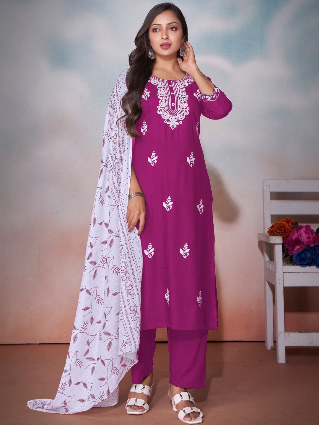 Label Khoj Floral Embroidered Regular Thread Work Kurta with Trousers & Dupatta, Purple
Label Khoj Floral Embroidered Regular Thread Work Kurta with Trousers & Dupatta, Purple