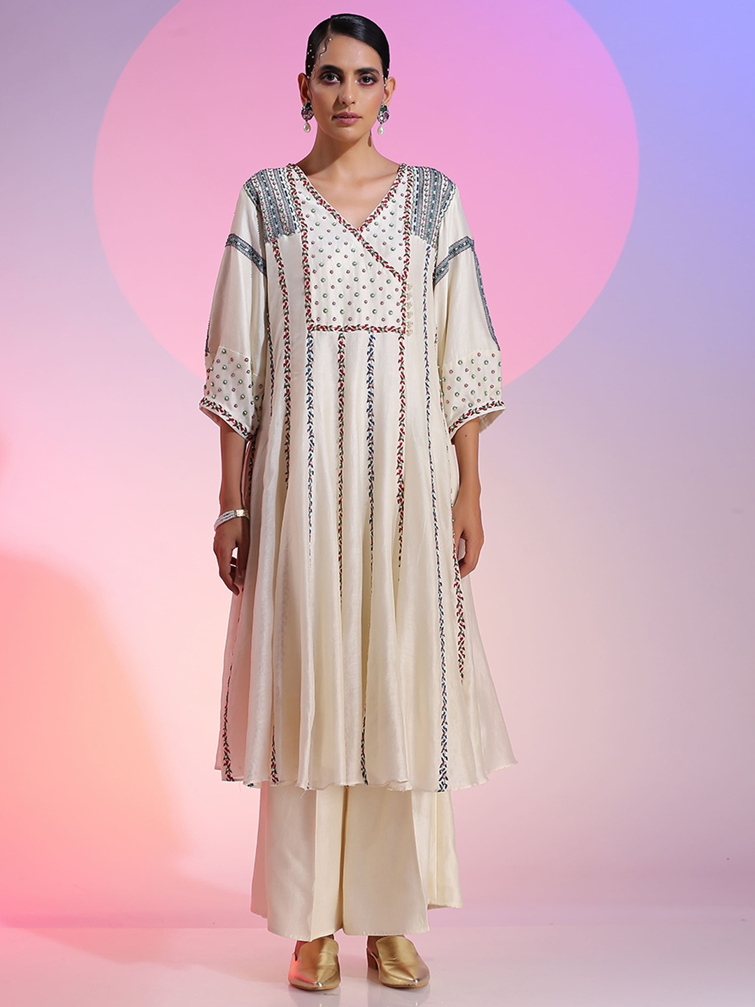 KUDI PATAKA Floral Printed Regular Thread Work Chanderi Silk Kurta with Palazzos, Off white
KUDI PATAKA Floral Printed Regular Thread Work Chanderi Silk Kurta with Palazzos, Off white