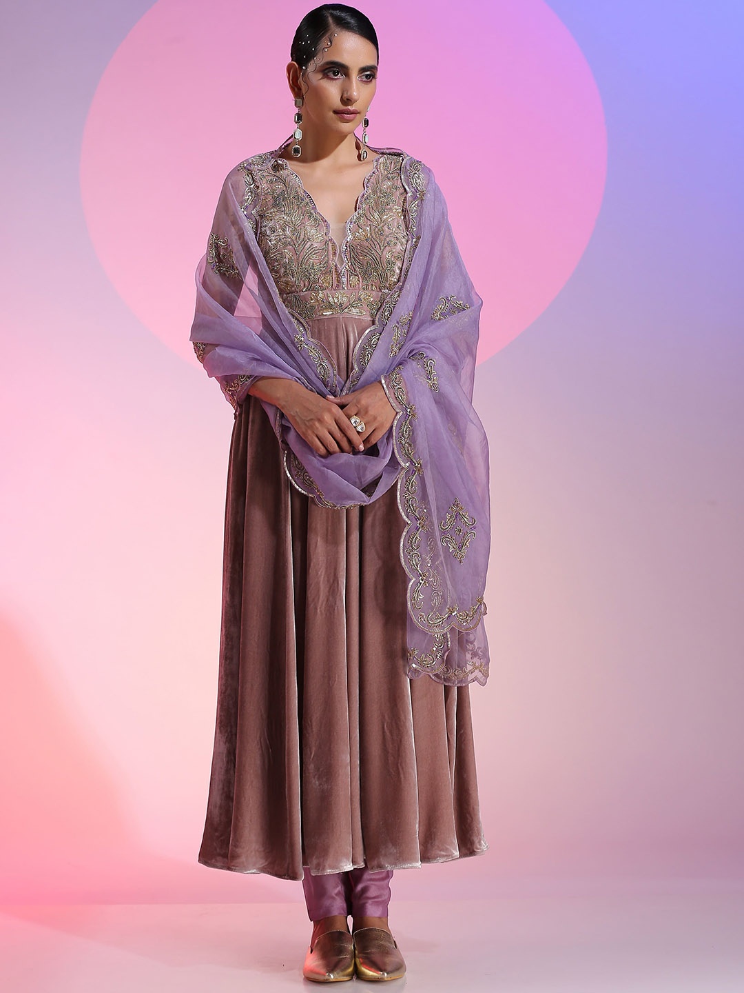 KUDI PATAKA Floral Embroidered Beads and Stones Velvet Kurta with Churidar & Dupatta, Purple
KUDI PATAKA Floral Embroidered Beads and Stones Velvet Kurta with Churidar & Dupatta, Purple