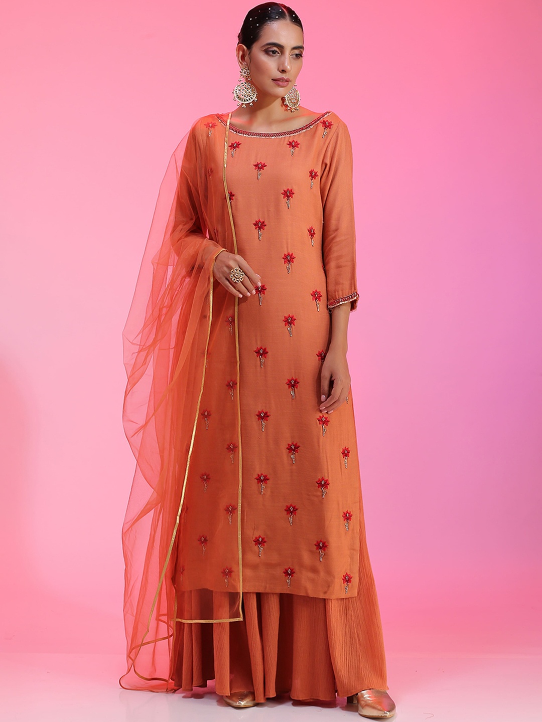 KUDI PATAKA Floral Embroidered Regular Thread Work Kurta with Palazzos & Dupatta, Rust
KUDI PATAKA Floral Embroidered Regular Thread Work Kurta with Palazzos & Dupatta, Rust