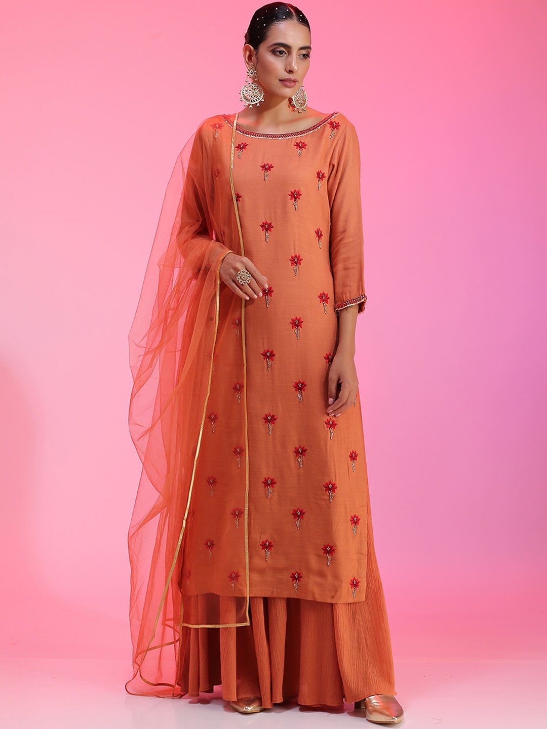 KUDI PATAKA Floral Embroidered Regular Thread Work Kurta with Palazzos & With Dupatta, Rust
KUDI PATAKA Floral Embroidered Regular Thread Work Kurta with Palazzos & With Dupatta, Rust