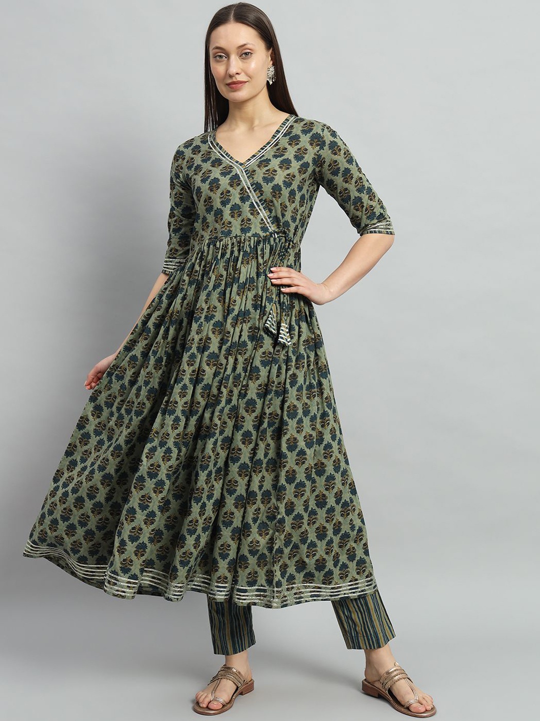 Gujari Floral Printed Gotta Patti Empire Pure Cotton Anarkali Kurta With Trouser, Green
Gujari Floral Printed Gotta Patti Empire Pure Cotton Anarkali Kurta With Trouser, Green