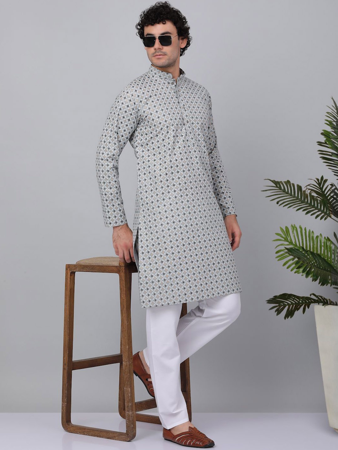 KRAFT INDIA Floral Embroidered Thread Work Mandarin Collar Regular Kurta with Pyjamas, Grey
KRAFT INDIA Floral Embroidered Thread Work Mandarin Collar Regular Kurta with Pyjamas, Grey