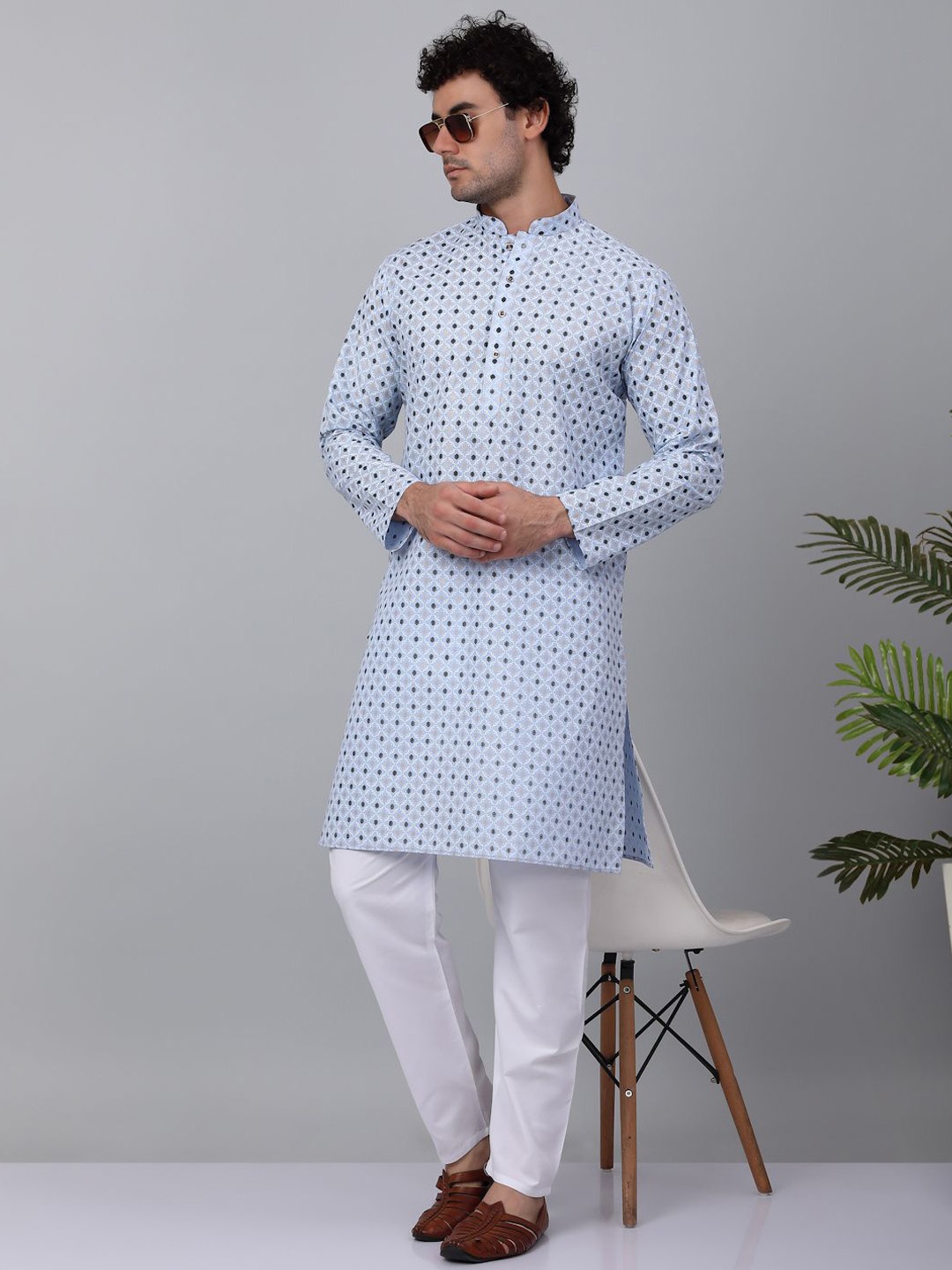 KRAFT INDIA Floral Embroidered Thread Work Mandarin Collar Regular Kurta with Pyjamas, Blue
KRAFT INDIA Floral Embroidered Thread Work Mandarin Collar Regular Kurta with Pyjamas, Blue