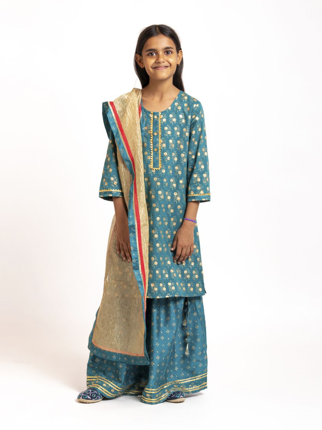 Sangria Blue Girls Floral Printed Gotta Patti Pure Cotton Kurta With Skirt & Dupatta
Sangria Blue Girls Floral Printed Gotta Patti Pure Cotton Kurta With Skirt & Dupatta