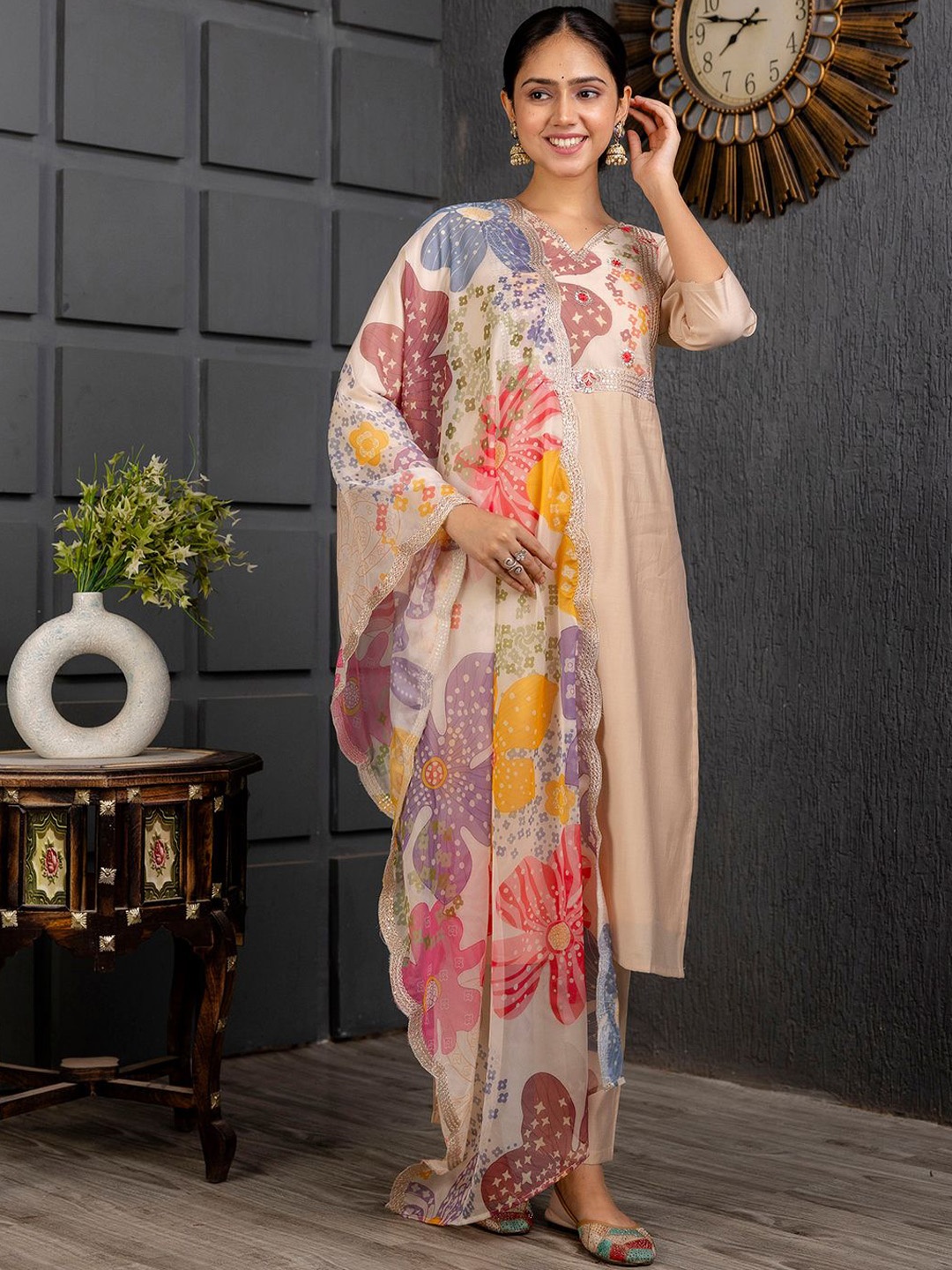 Royal Export Floral Printed Regular Thread Work Kurta with Trousers & Dupatta, Cream
Royal Export Floral Printed Regular Thread Work Kurta with Trousers & Dupatta, Cream