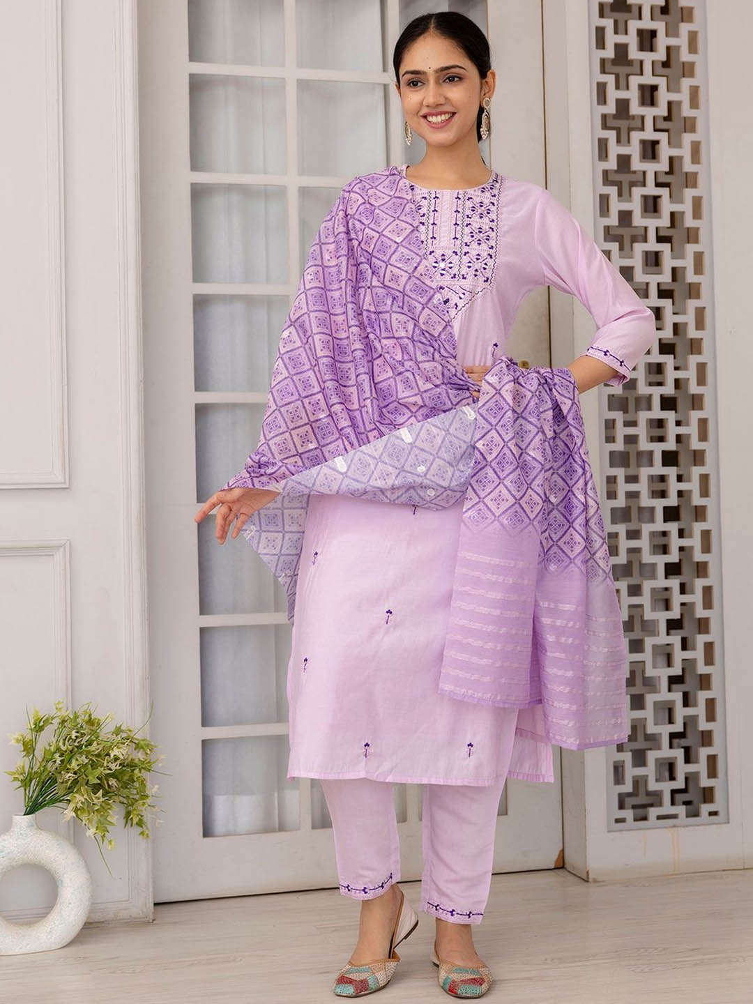 Royal Export Floral Yoke Design Thread Work Regular Kurta with Trousers & Dupatta, Lavender
Royal Export Floral Yoke Design Thread Work Regular Kurta with Trousers & Dupatta, Lavender