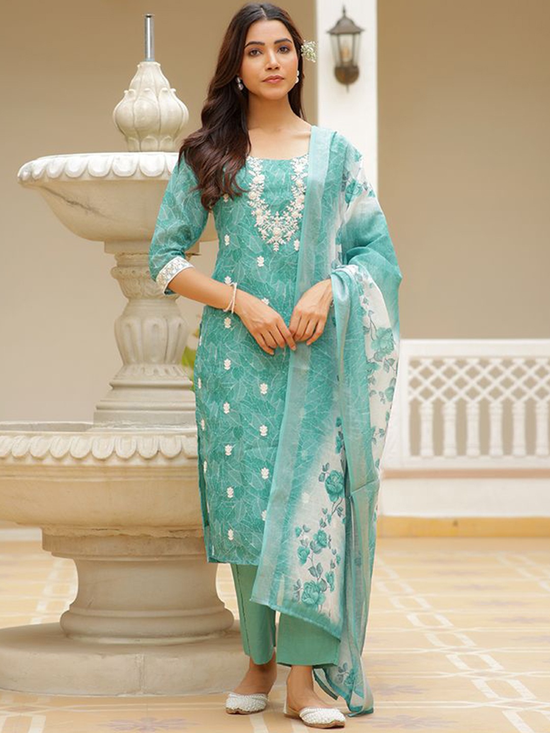 VAASVA JAIPUR Floral Embroidered Thread Work Straight Kurta With Trousers & Dupatta, Green
VAASVA JAIPUR Floral Embroidered Thread Work Straight Kurta With Trousers & Dupatta, Green