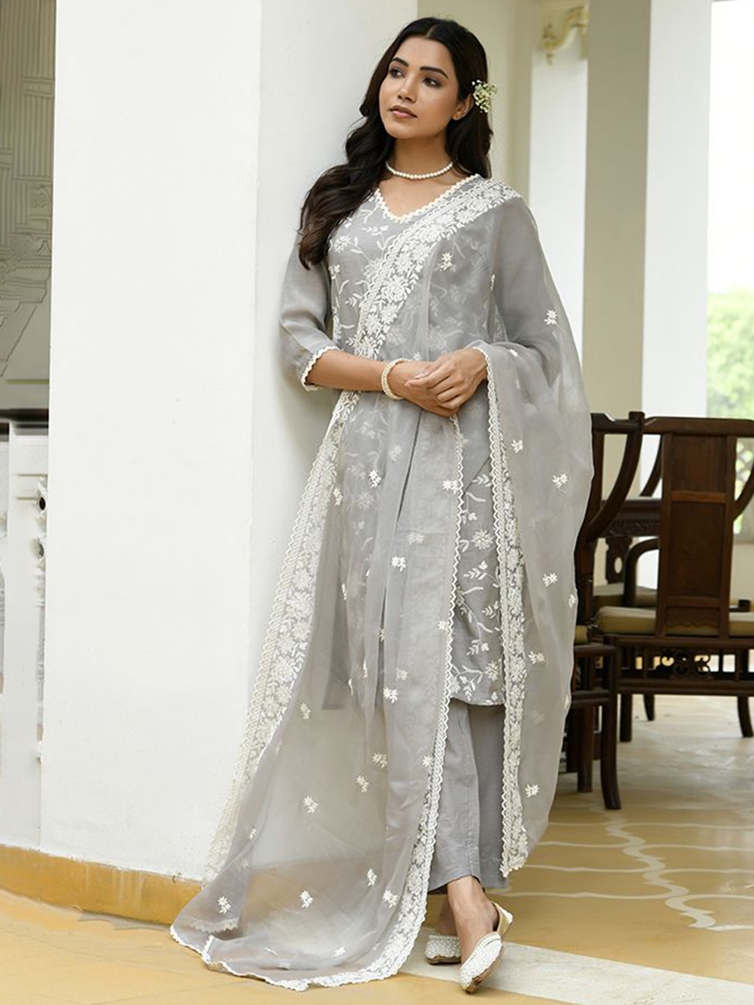 VAASVA JAIPUR Floral Embroidered Thread Work Straight Kurta With Trousers & Dupatta, Grey
VAASVA JAIPUR Floral Embroidered Thread Work Straight Kurta With Trousers & Dupatta, Grey