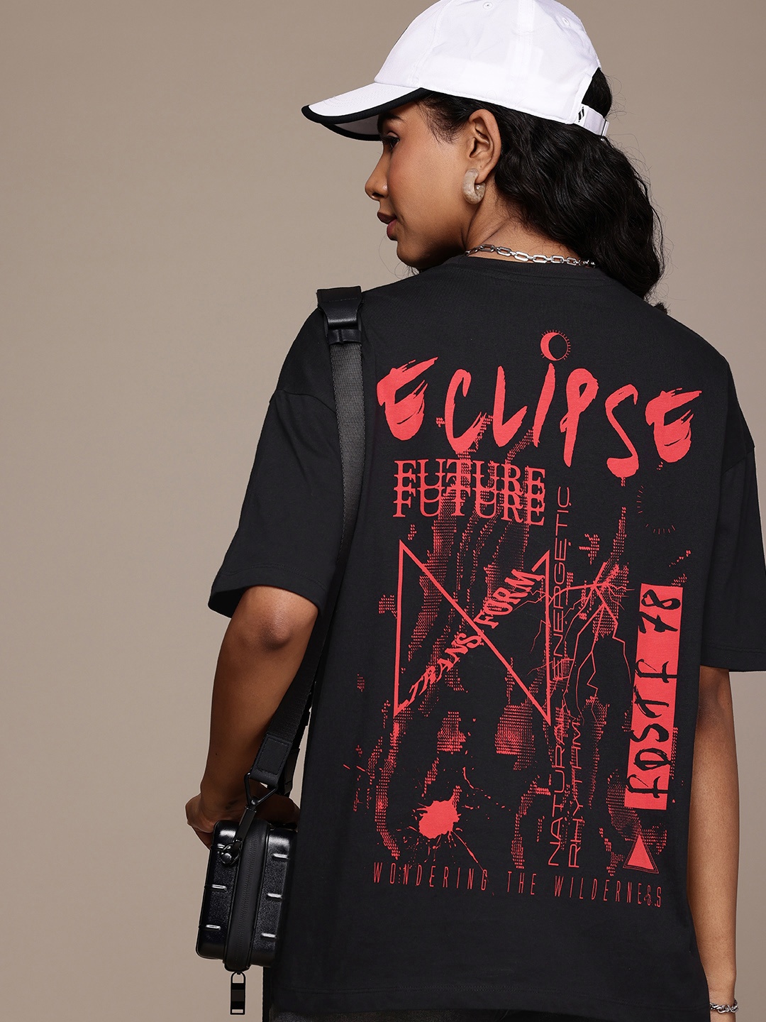 The Roadster Life Co. Printed Drop-Shoulder Sleeves Pure Cotton Oversized T-shirt, Black
The Roadster Life Co. Printed Drop-Shoulder Sleeves Pure Cotton Oversized T-shirt, Black