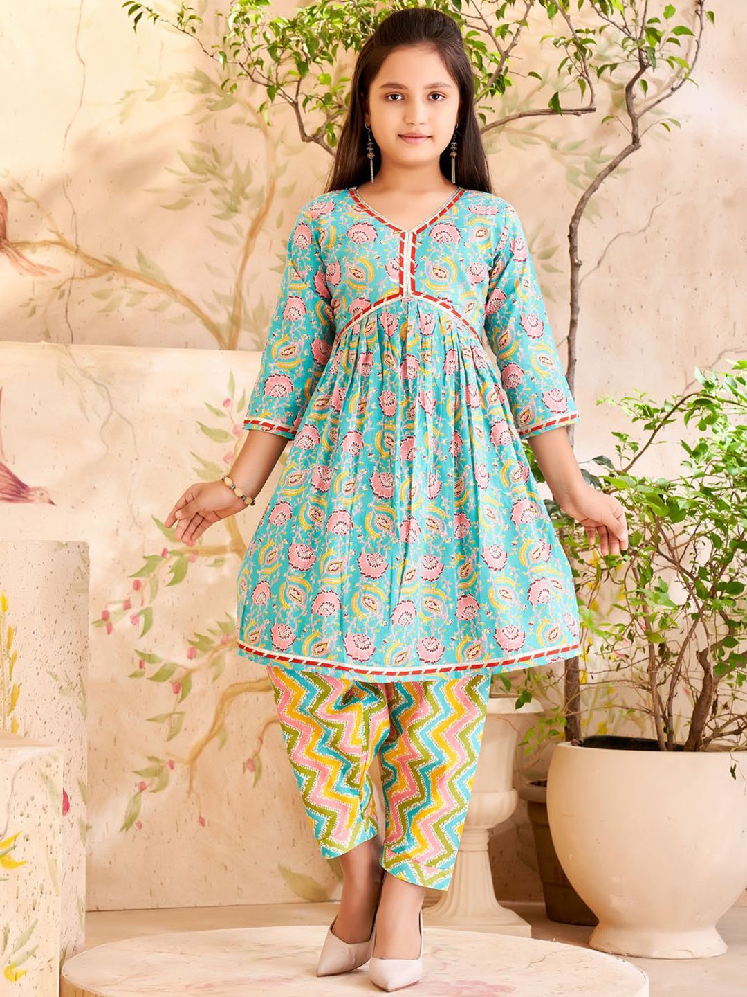Aarika Girls Floral Printed A-Line Gotta Patti Pure Cotton Kurta with Patiala, Sea green
Aarika Girls Floral Printed A-Line Gotta Patti Pure Cotton Kurta with Patiala, Sea green