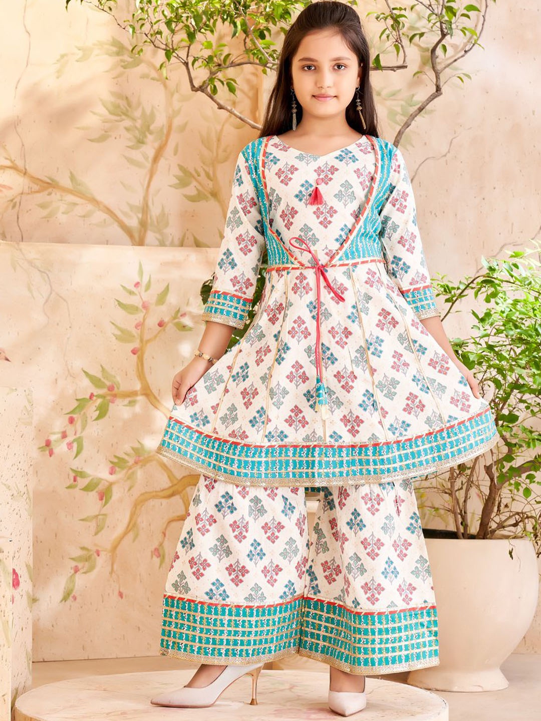 Aarika Girls Floral Printed Regular Pure Cotton A-Line Kurta With Sharara, Off white
Aarika Girls Floral Printed Regular Pure Cotton A-Line Kurta With Sharara, Off white