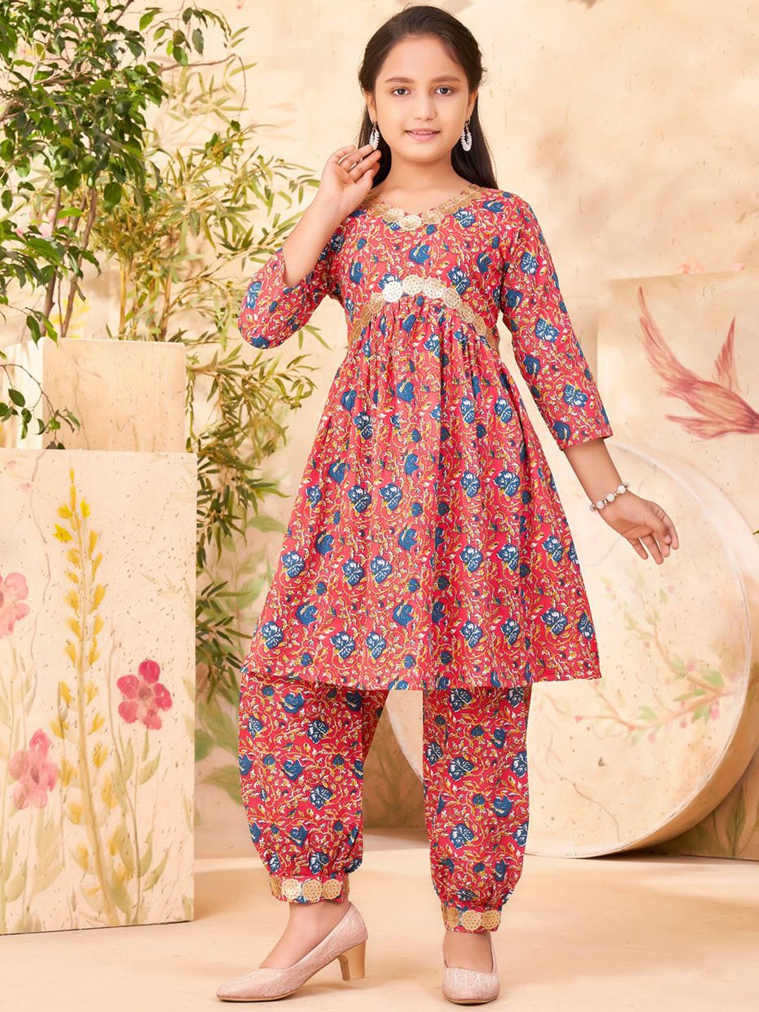 BAESD Girls Floral Printed Pleated Sequinned Pure Cotton Kurta With Patiala, Red
BAESD Girls Floral Printed Pleated Sequinned Pure Cotton Kurta With Patiala, Red