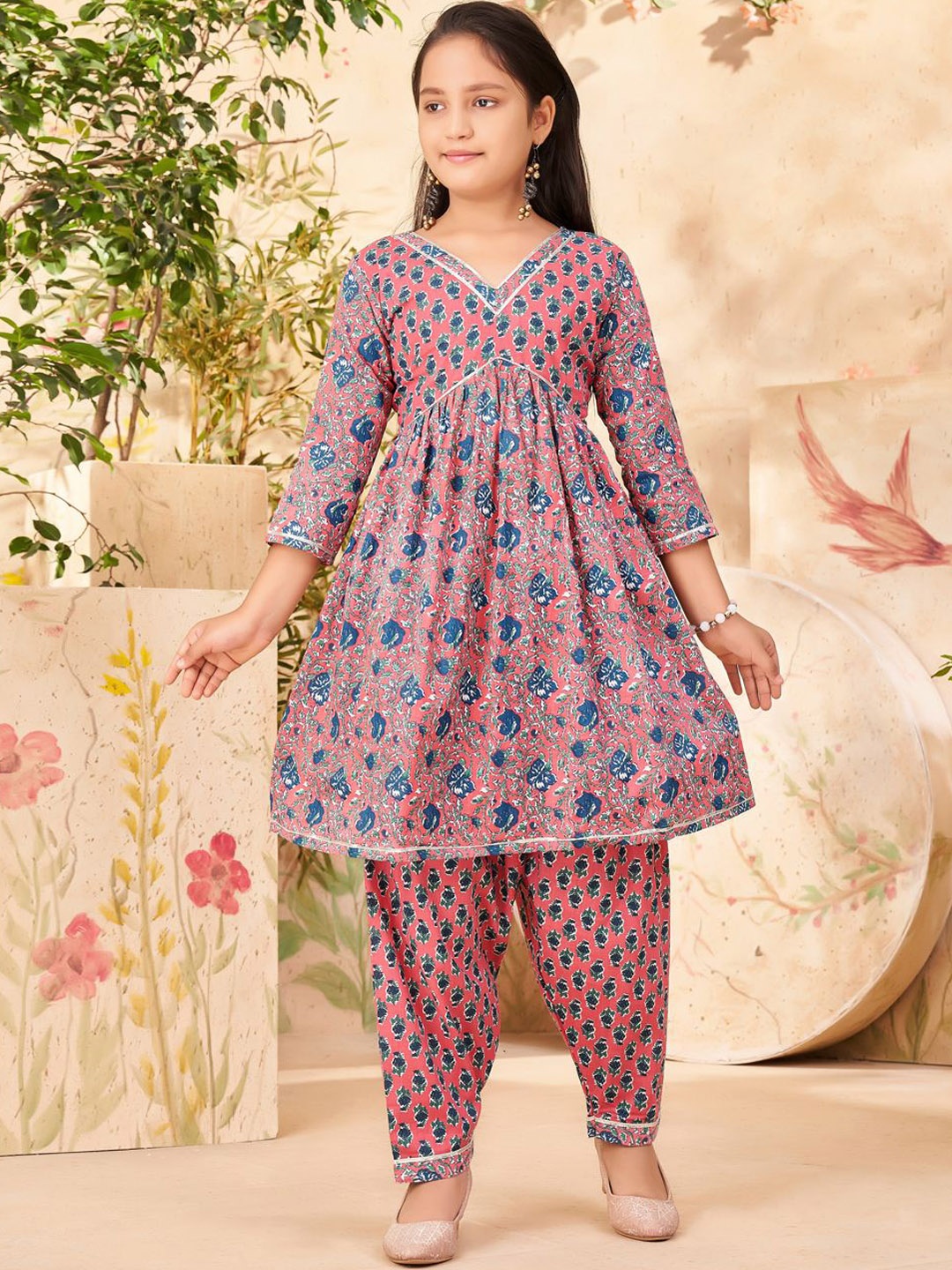 BAESD Girls Floral Printed Gotta Patti Pure Cotton A-Line Kurta With Patiala, Pink
BAESD Girls Floral Printed Gotta Patti Pure Cotton A-Line Kurta With Patiala, Pink