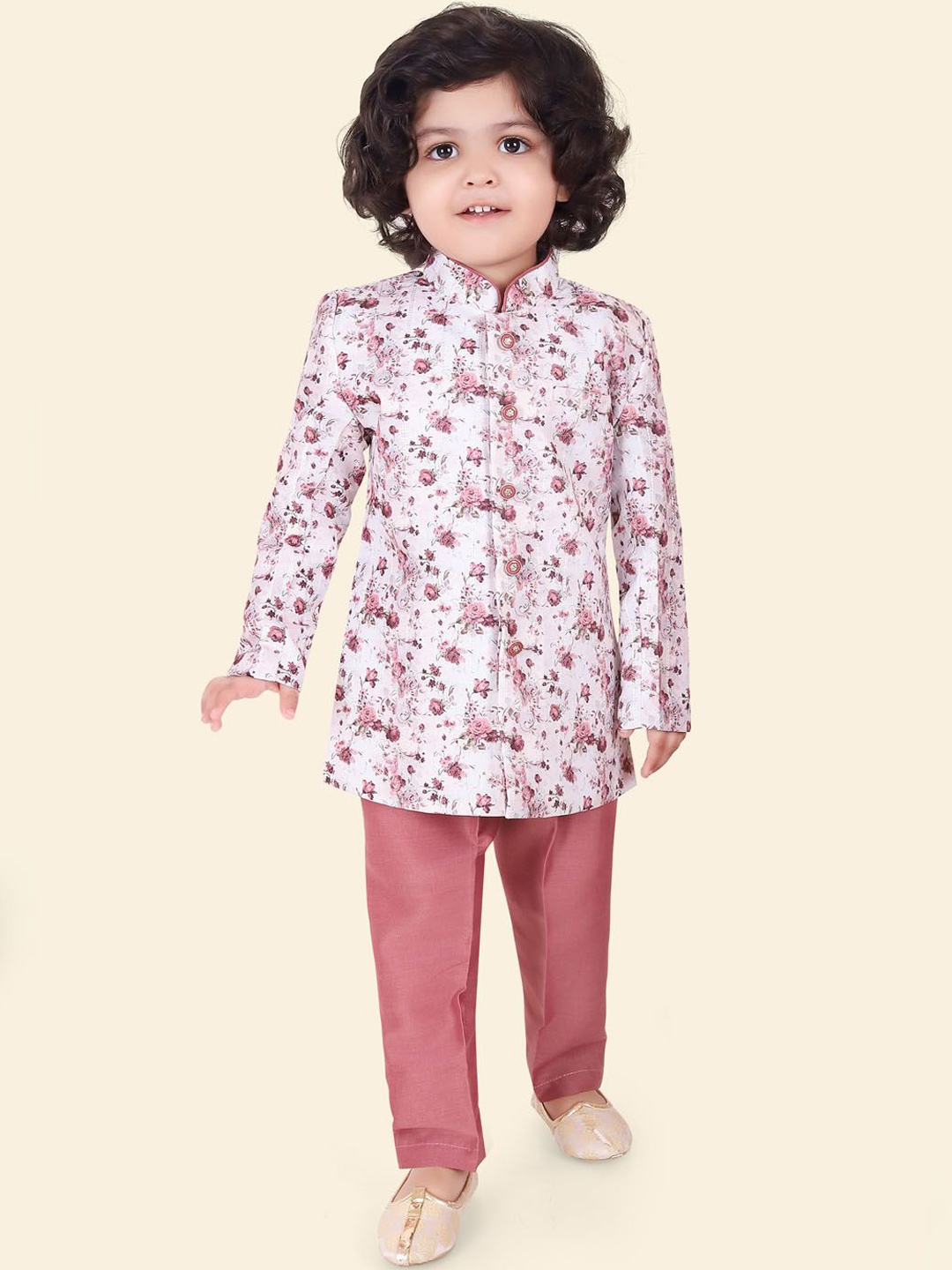 Ethniks Neu-Ron Boys Floral Printed Mandarin Collar Cotton Silk Kurta with Pyjamas, White
Ethniks Neu-Ron Boys Floral Printed Mandarin Collar Cotton Silk Kurta with Pyjamas, White