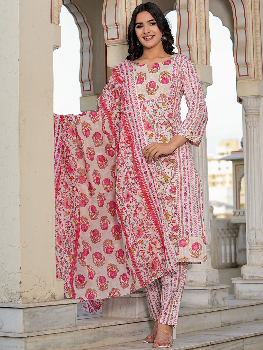 Vbuyz Floral Printed Notch Neck Sequinned Straight Kurta with Trousers & Dupatta, Pink
Vbuyz Floral Printed Notch Neck Sequinned Straight Kurta with Trousers & Dupatta, Pink