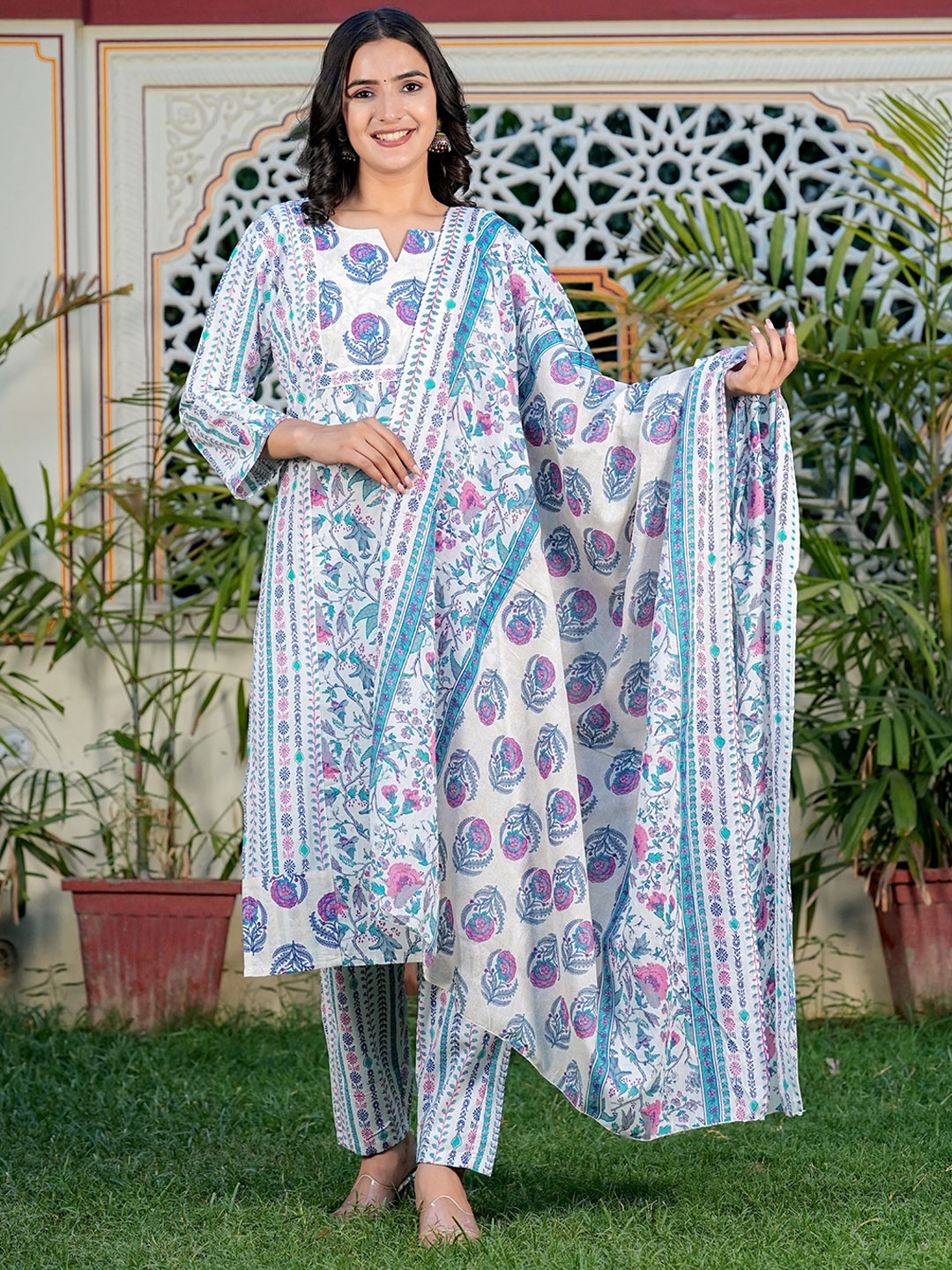 Vbuyz Floral Printed Notch Neck Sequinned Straight Kurta with Trousers & Dupatta, White
Vbuyz Floral Printed Notch Neck Sequinned Straight Kurta with Trousers & Dupatta, White