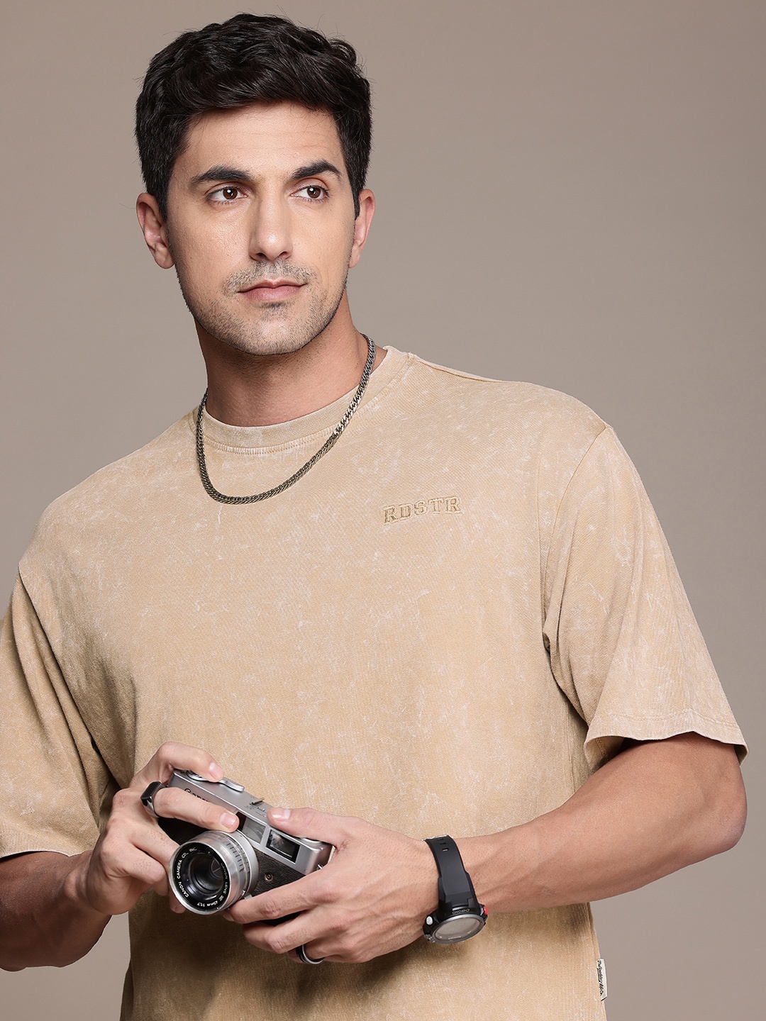 The Roadster Life Co. Pure Cotton Washed Drop-Shoulder Sleeves Relaxed Fit T-shirt, Beige
The Roadster Life Co. Pure Cotton Washed Drop-Shoulder Sleeves Relaxed Fit T-shirt, Beige