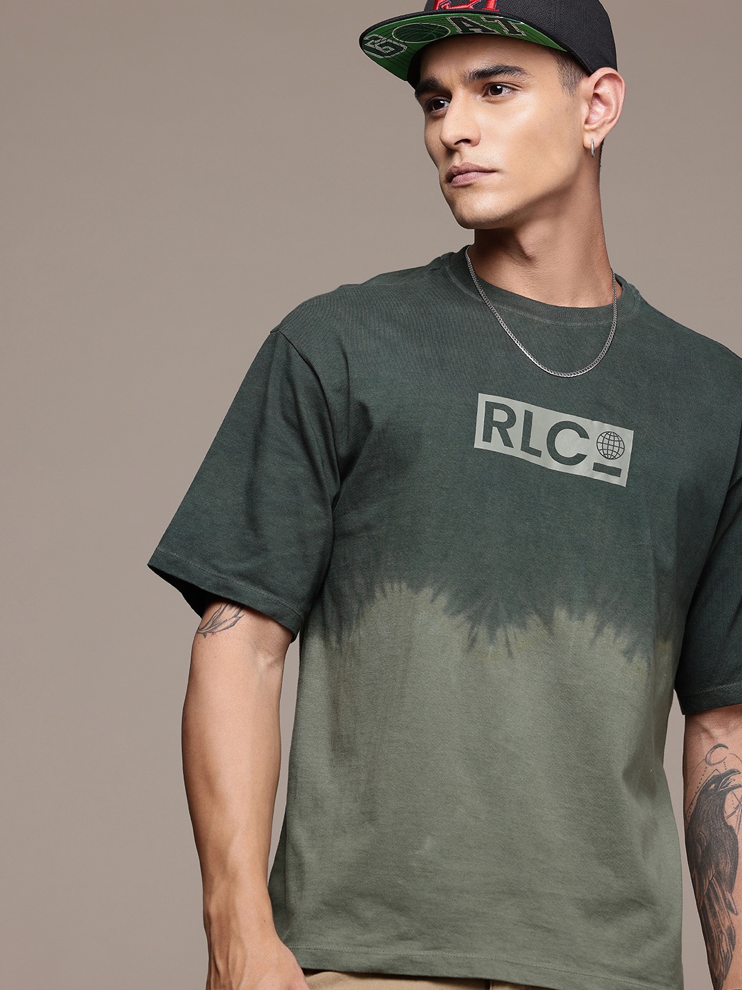 The Roadster Life Co. Relaxed Fit Tie and Dye Drop-Shoulder Sleeves Pure Cotton T-shirt, Green
The Roadster Life Co. Relaxed Fit Tie and Dye Drop-Shoulder Sleeves Pure Cotton T-shirt, Green