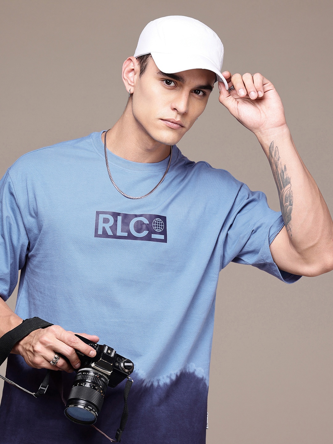 The Roadster Life Co. Tie and Dye Drop-Shoulder Sleeves Pure Cotton Relaxed Fit T-shirt, Blue
The Roadster Life Co. Tie and Dye Drop-Shoulder Sleeves Pure Cotton Relaxed Fit T-shirt, Blue