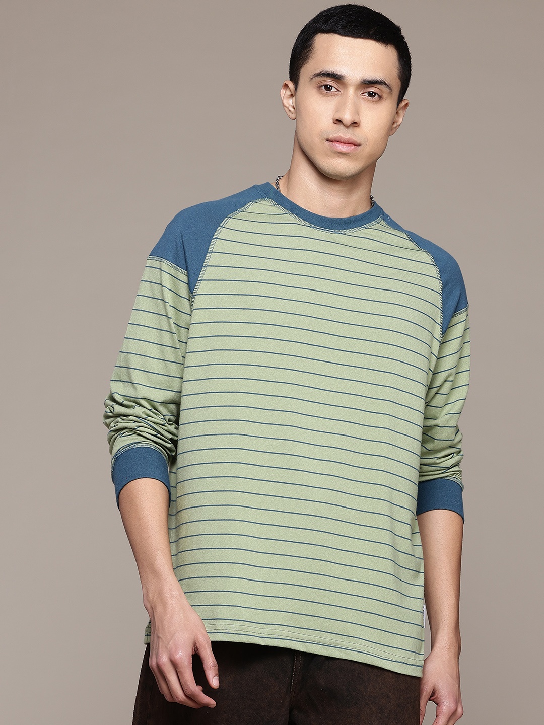 The Roadster Lifestyle Co. Horizontally Striped Raglan Sleeves Oversized T-shirt, Green
The Roadster Lifestyle Co. Horizontally Striped Raglan Sleeves Oversized T-shirt, Green