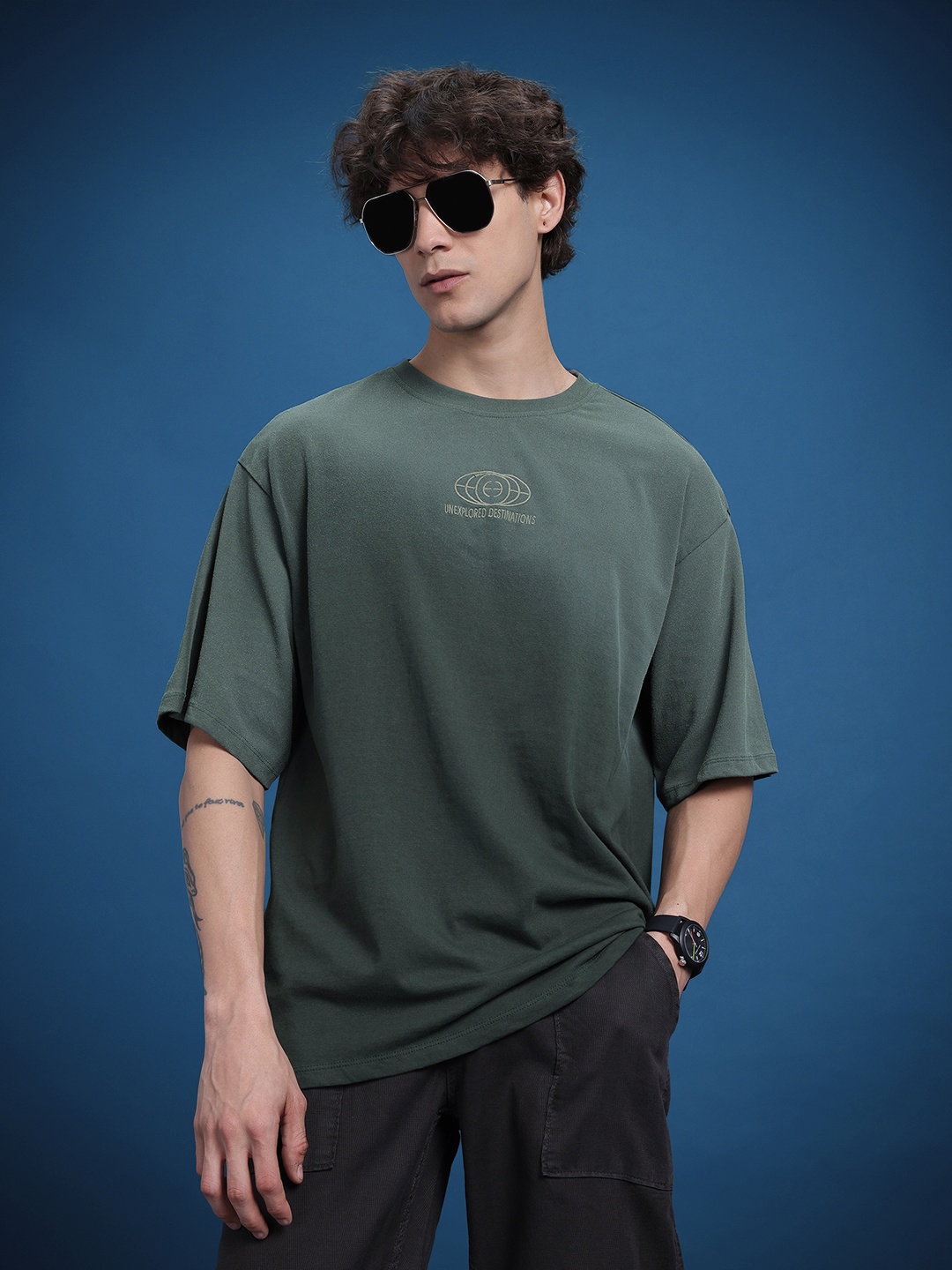 The Roadster Life Co. Pure Cotton Faded Drop-Shoulder Sleeves Relaxed Fit T-shirt, Green
The Roadster Life Co. Pure Cotton Faded Drop-Shoulder Sleeves Relaxed Fit T-shirt, Green