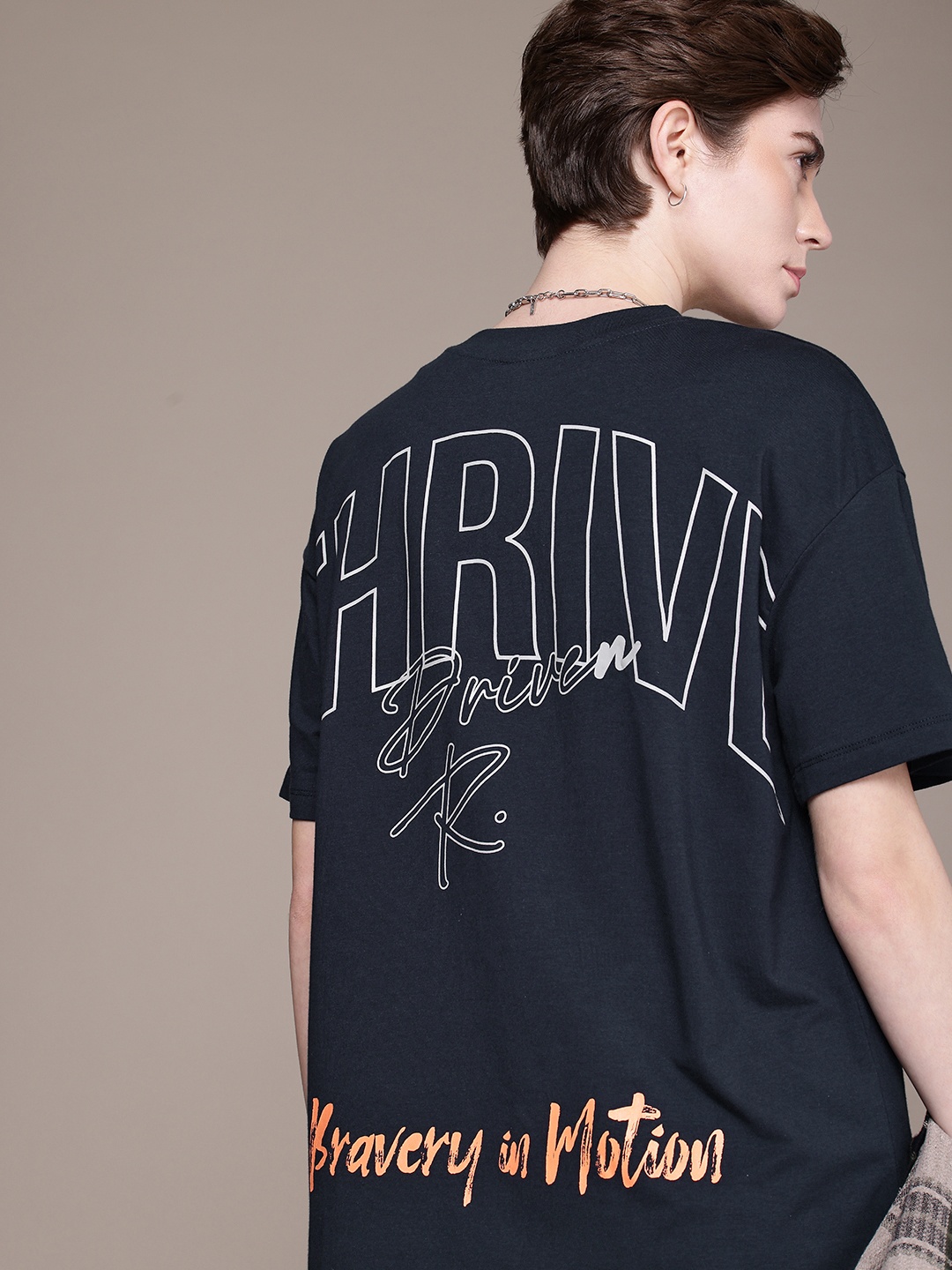 The Roadster Life Co. Typography Printed Drop-Shoulder Sleeves Relaxed Fit T-shirt, Navy blue
The Roadster Life Co. Typography Printed Drop-Shoulder Sleeves Relaxed Fit T-shirt, Navy blue